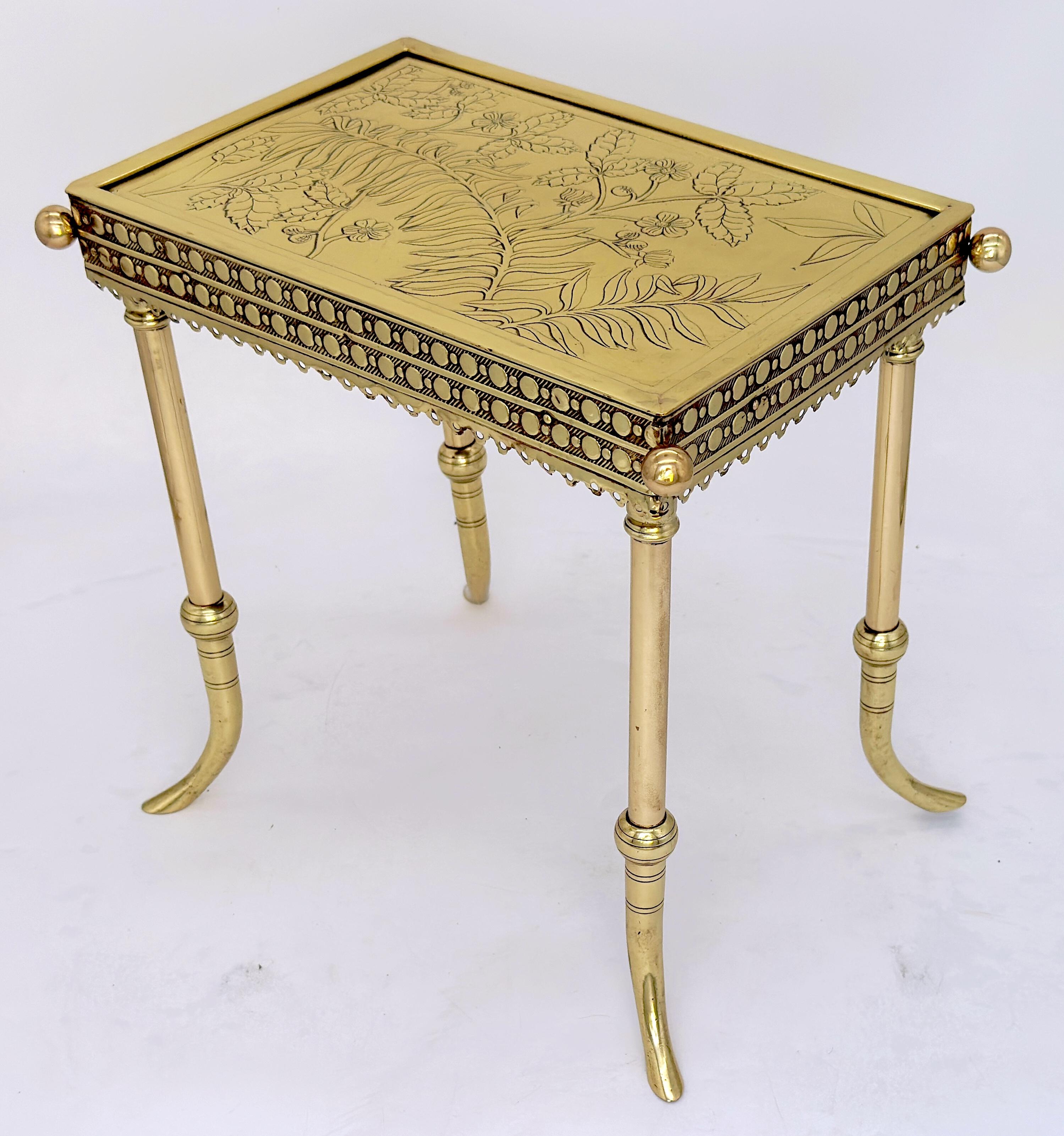 Américain Table d'appoint en laiton du mouvement esthétique Attribuée à Charles Parker, Circa 1880 en vente
