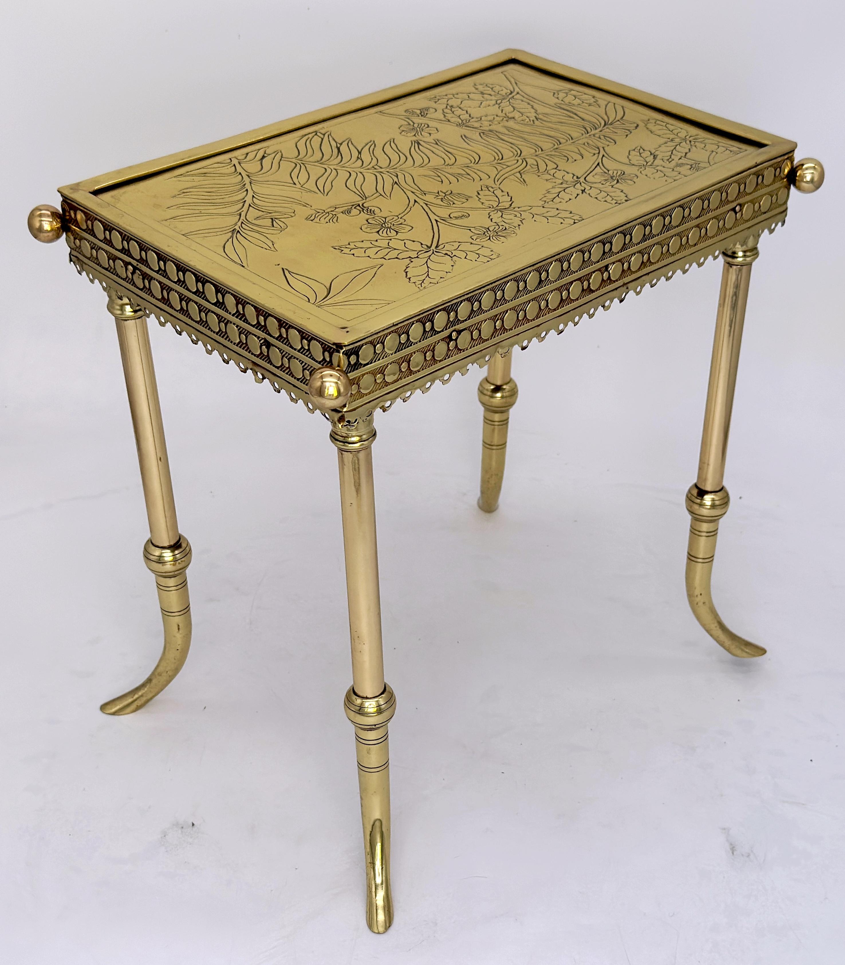 Table d'appoint en laiton du mouvement esthétique Attribuée à Charles Parker, Circa 1880 Bon état - En vente à West Palm Beach, FL