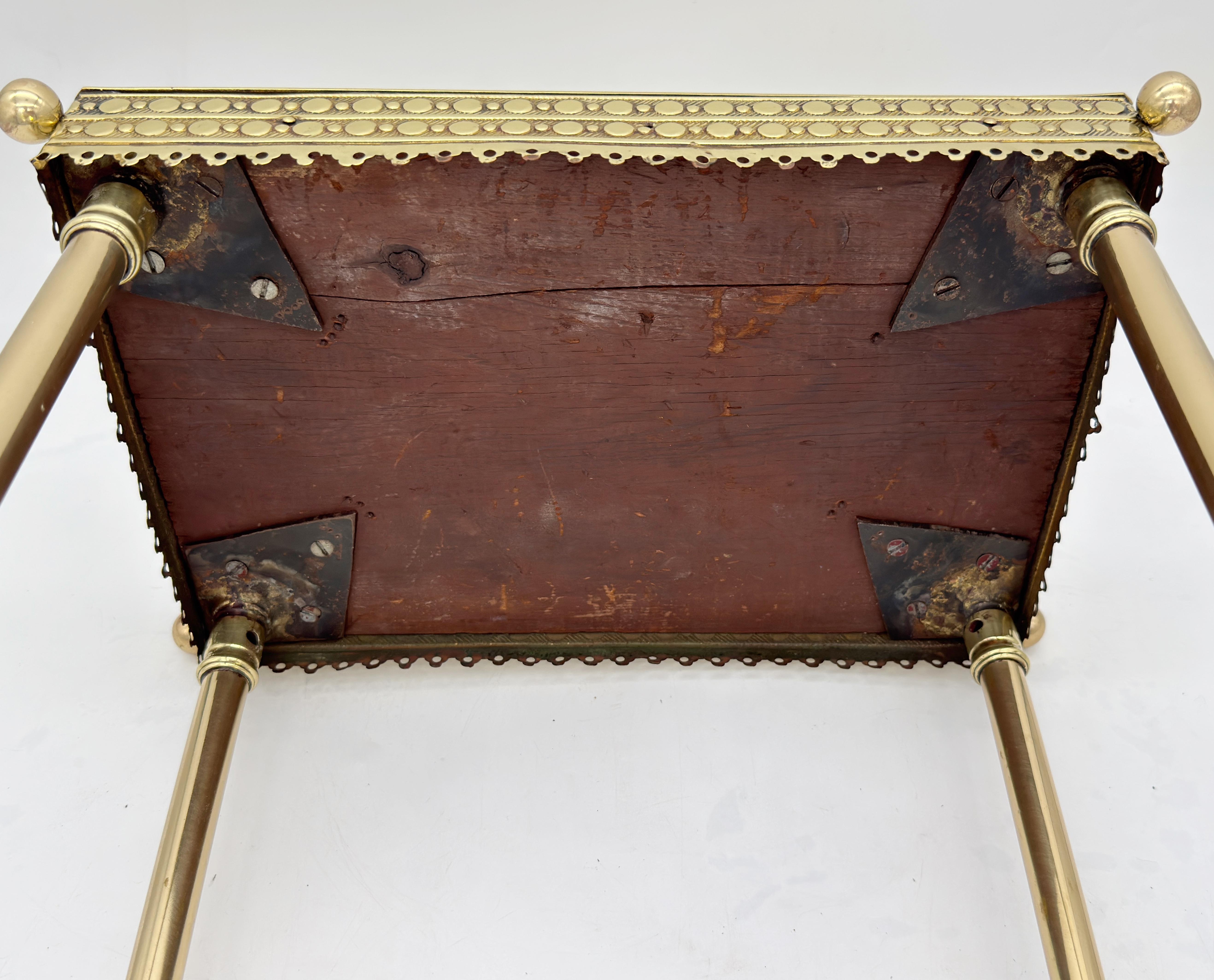 Table d'appoint en laiton du mouvement esthétique Attribuée à Charles Parker, Circa 1880 en vente 1