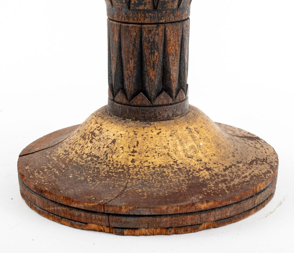 Mouvement esthétique Vase d'ornement en bois sculpté et doré en vente 2