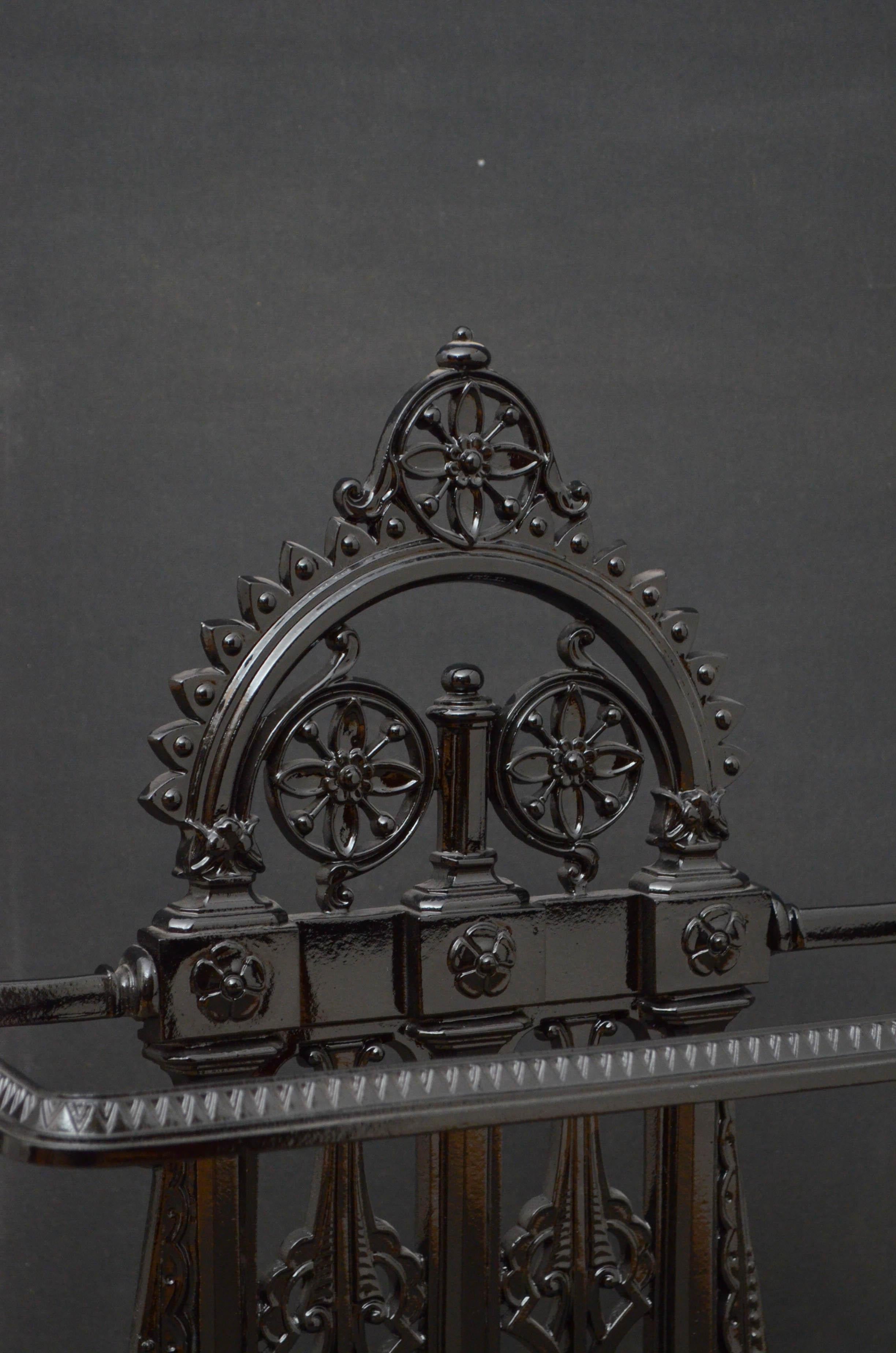 Sn4568, aesthetic movement cast iron umbrella stand in the manner of Christopher Dresser, having decorative pierced design and removable drip tray, all in excellent home ready condition, circa 1890
Measures: H 31.5