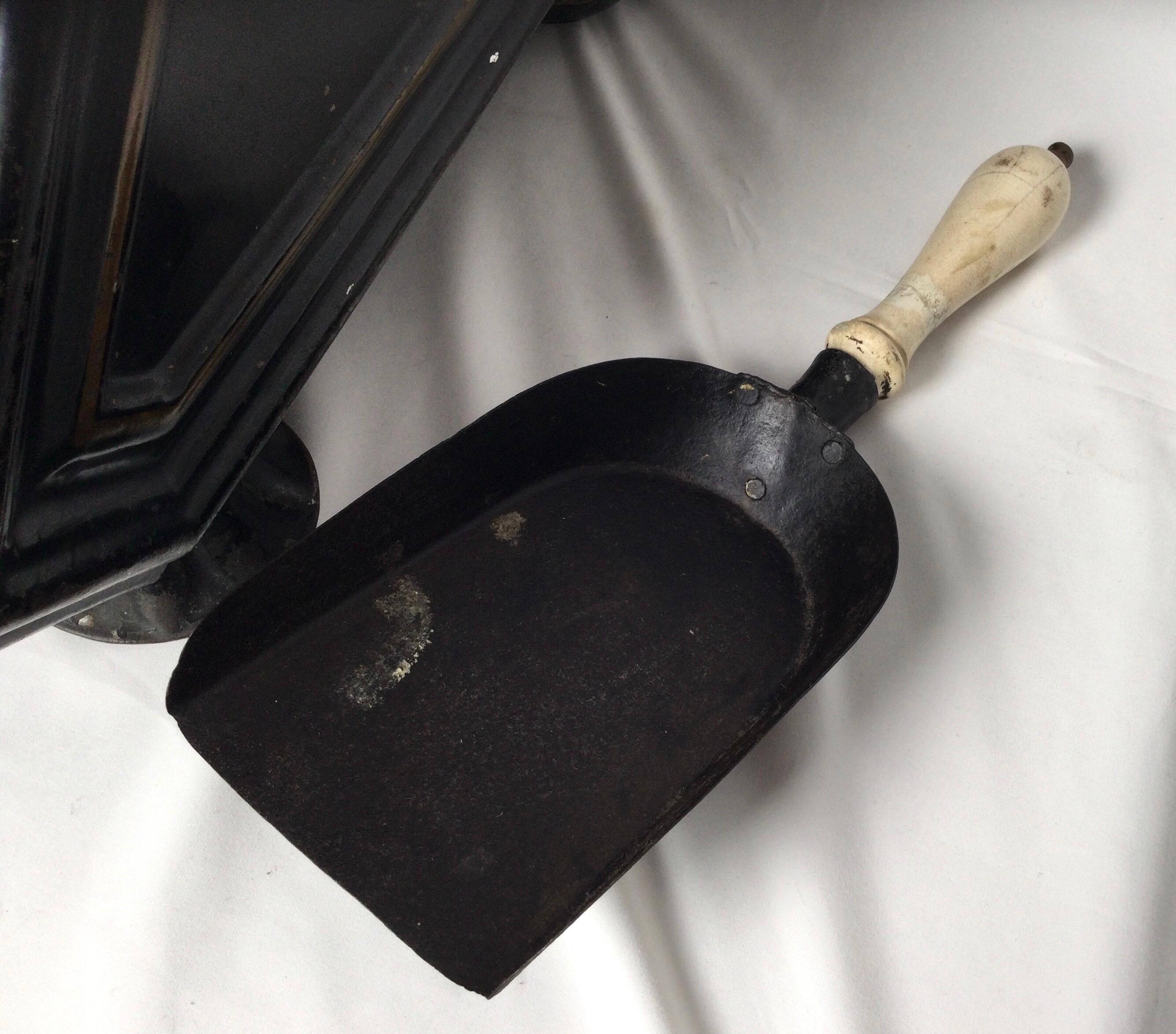 Aesthetic Movement Coal Scuttle Tinder Box, London, by H. Loveridge In Good Condition In Lambertville, NJ
