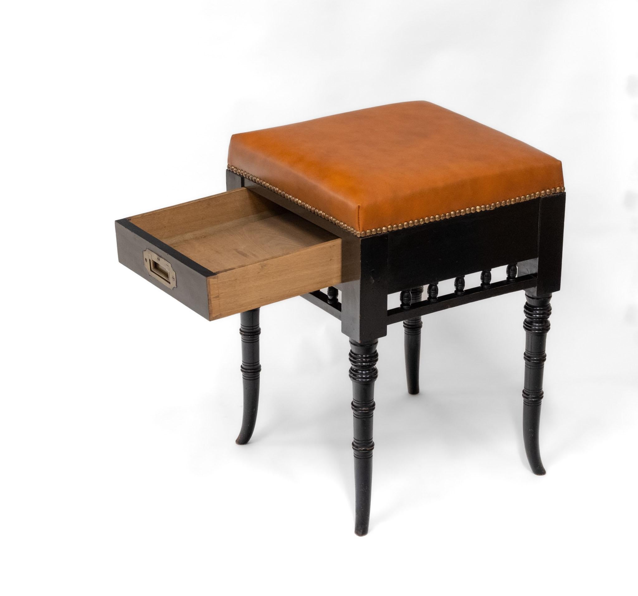 Aesthetic Movement Ebonised & Leather Piano Stool With Drawer Circa 1880 (Ästhetizismus) im Angebot