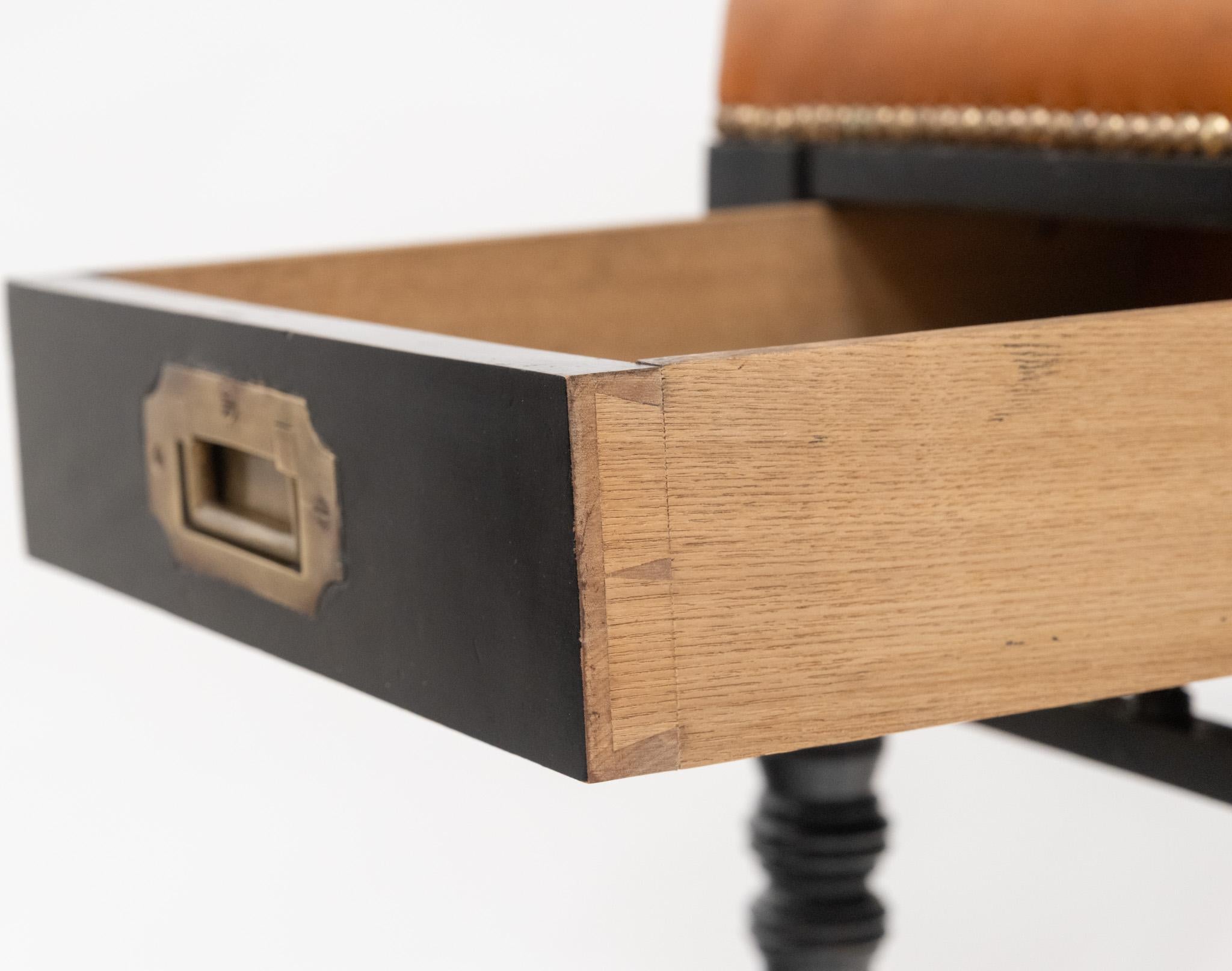 Aesthetic Movement Ebonised & Leather Piano Stool With Drawer Circa 1880 (Britisch) im Angebot