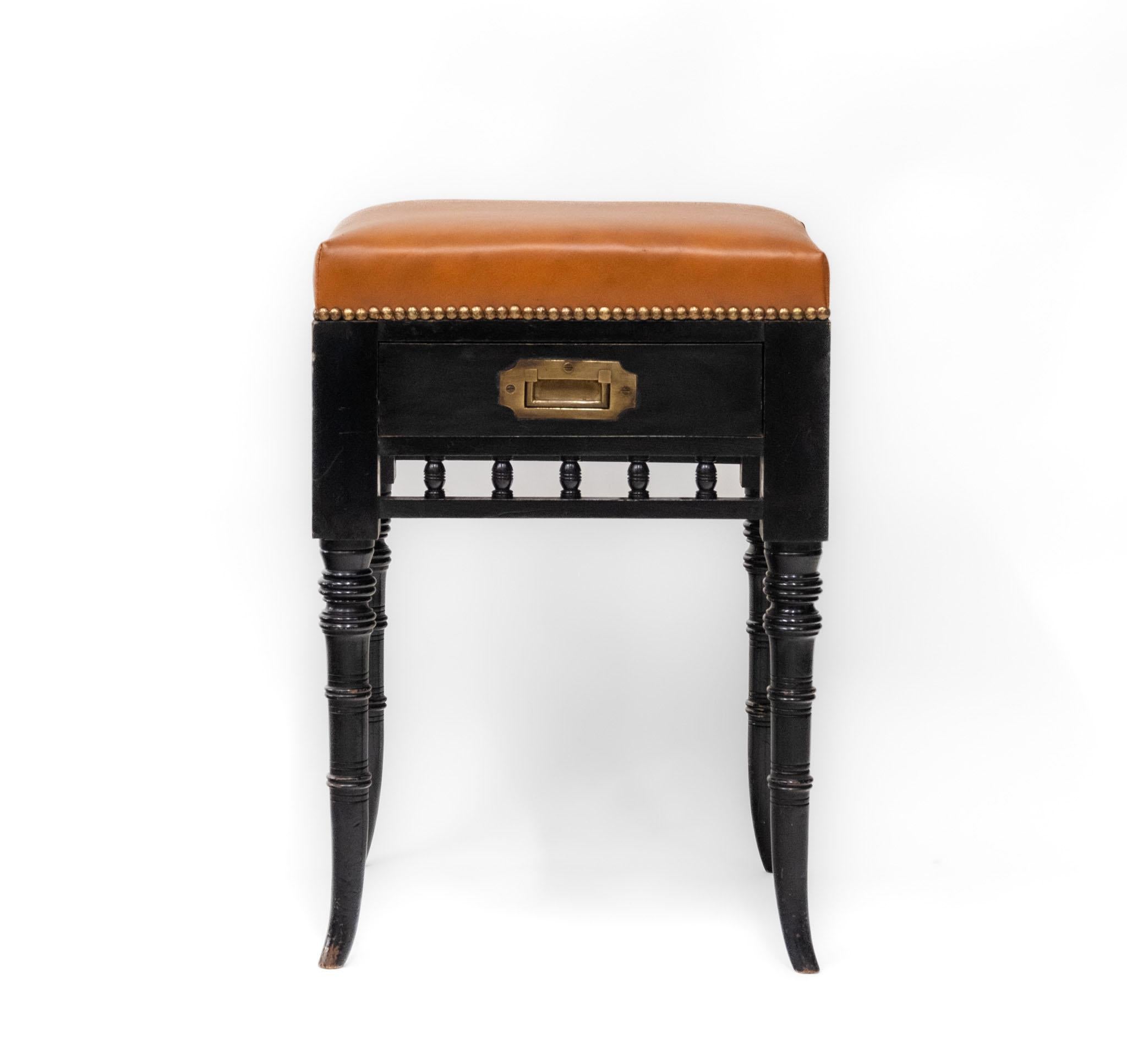 Aesthetic Movement Ebonised & Leather Piano Stool With Drawer Circa 1880 (Ebonisiert) im Angebot