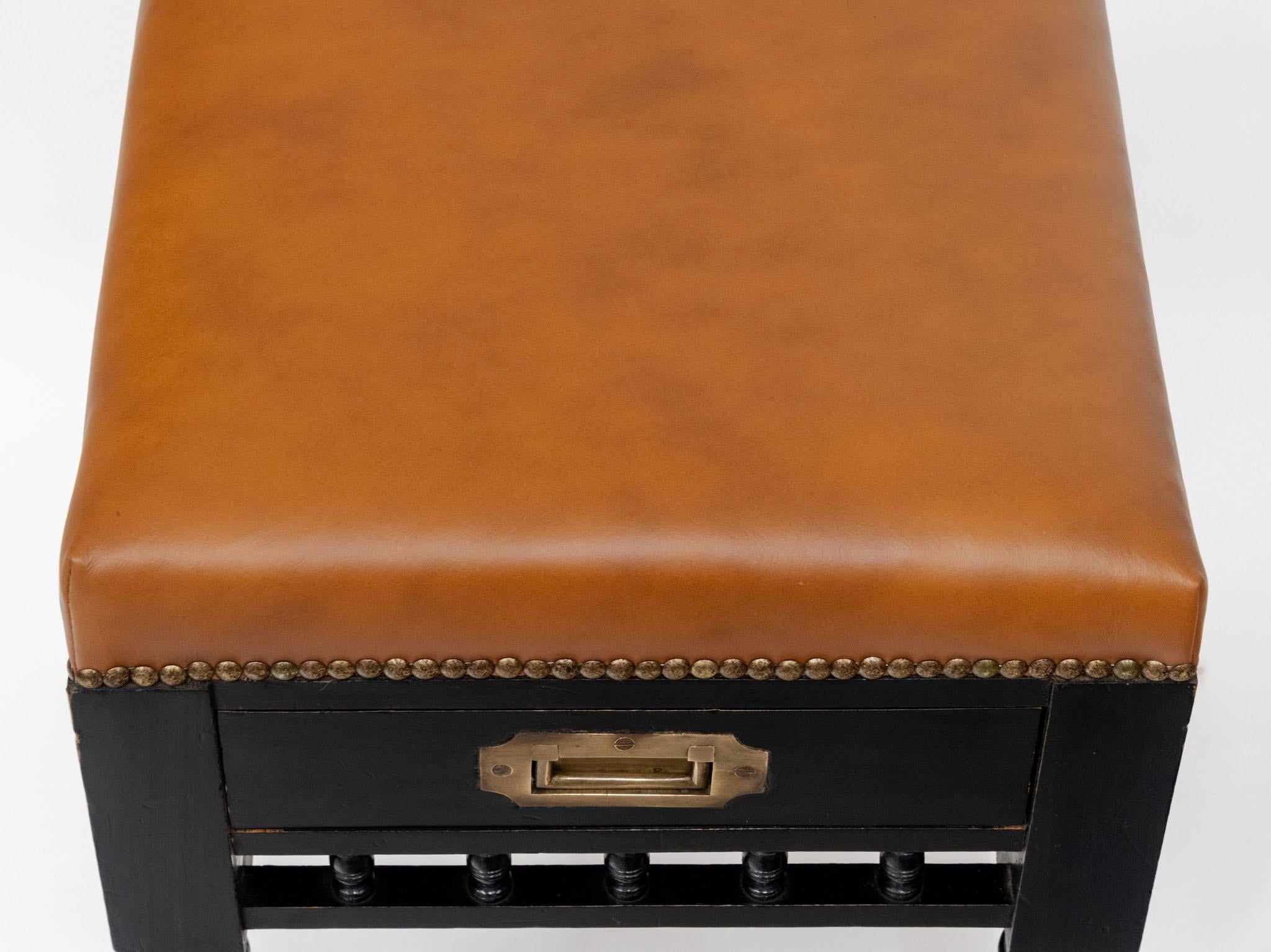 Aesthetic Movement Ebonised & Leather Piano Stool With Drawer Circa 1880 (19. Jahrhundert) im Angebot