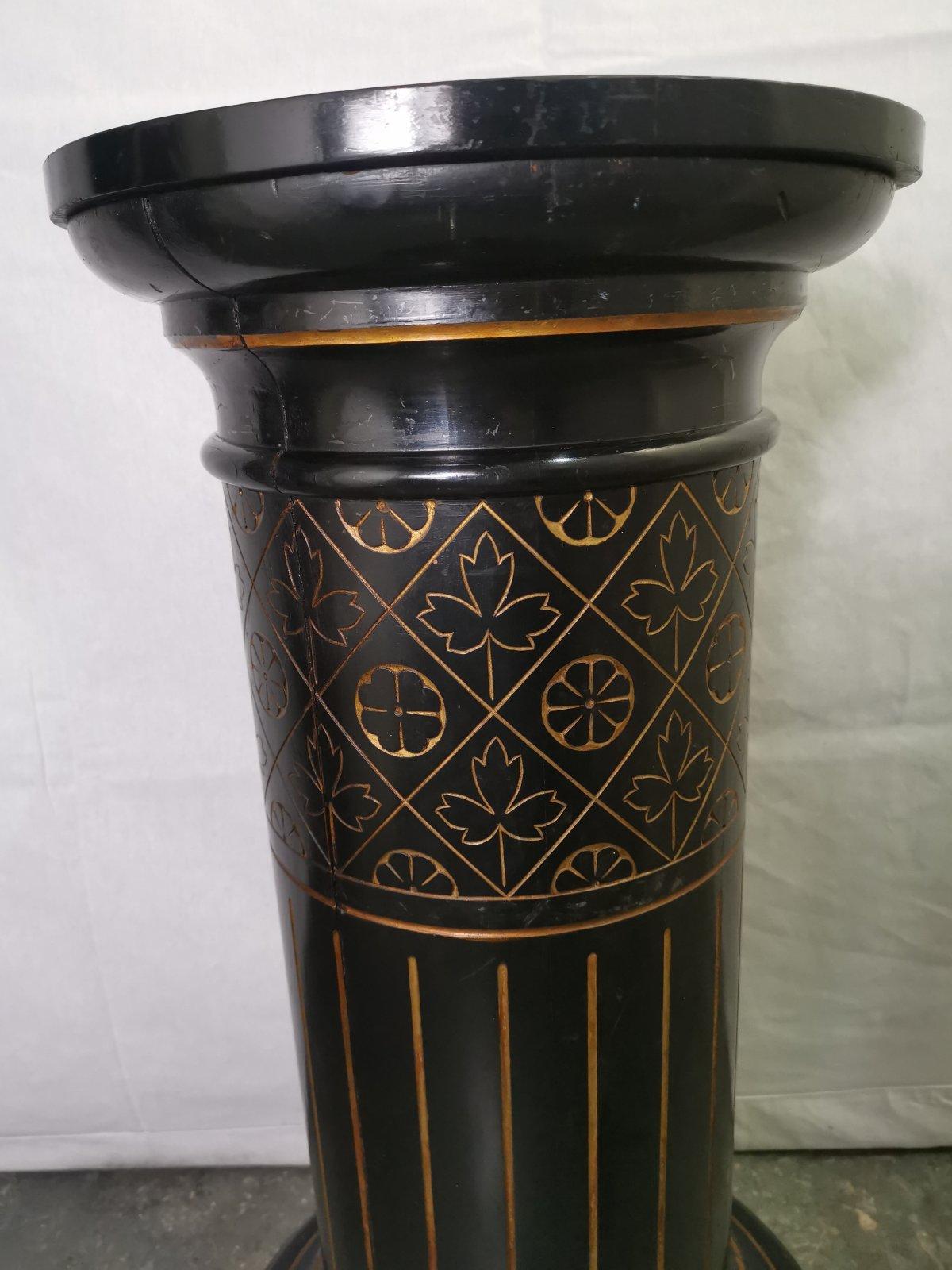 Late 19th Century Aesthetic Movement Ebonized Pedestal Torchière with Incised & Gilded Decoration For Sale
