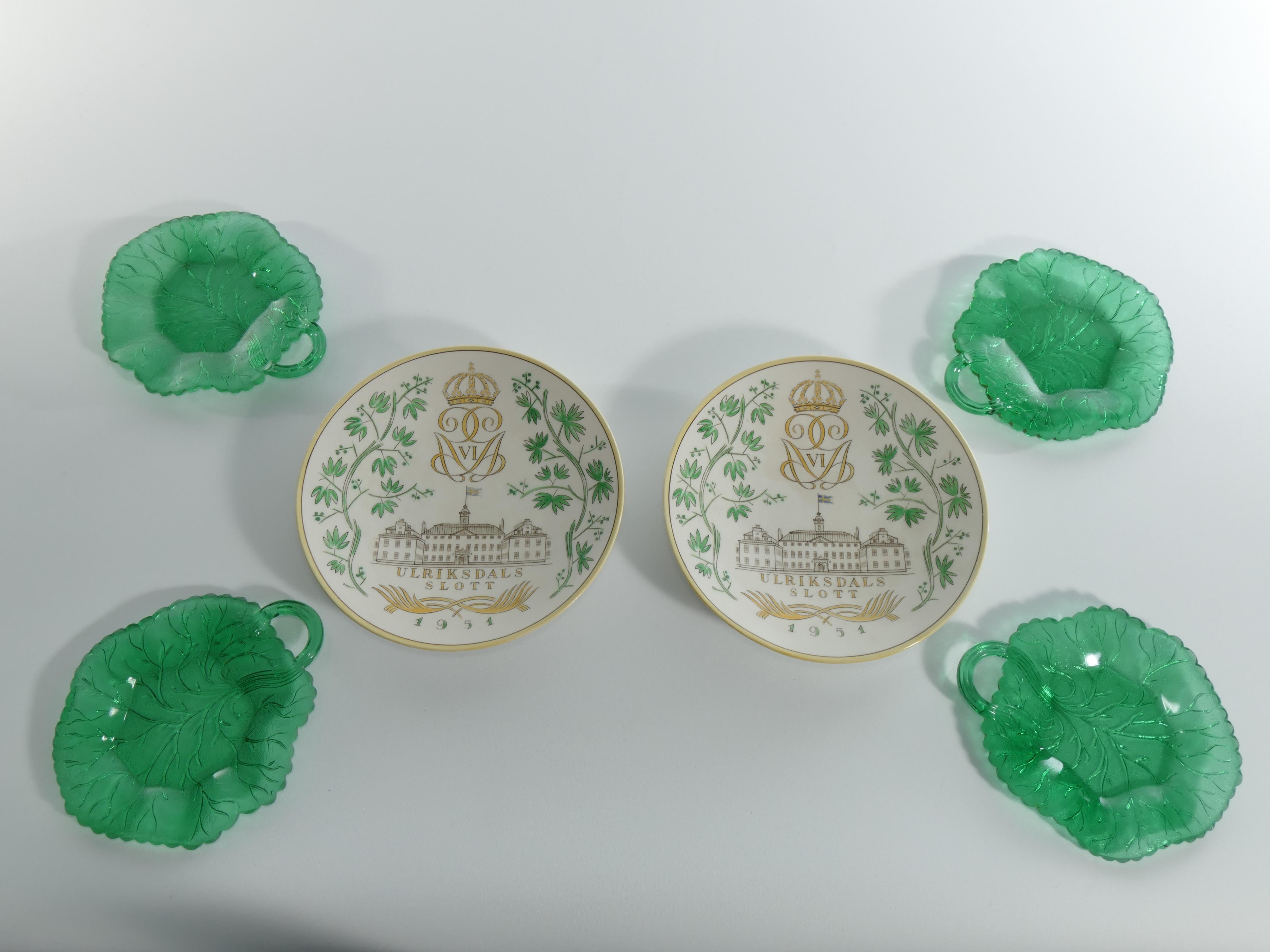 Aesthetic Movement Emerald Green Glass Leaf Plates For Sale 1