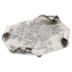 Aesthetic Movement Bandeja de mariposa bañada en plata martillada a mano de James Tufts