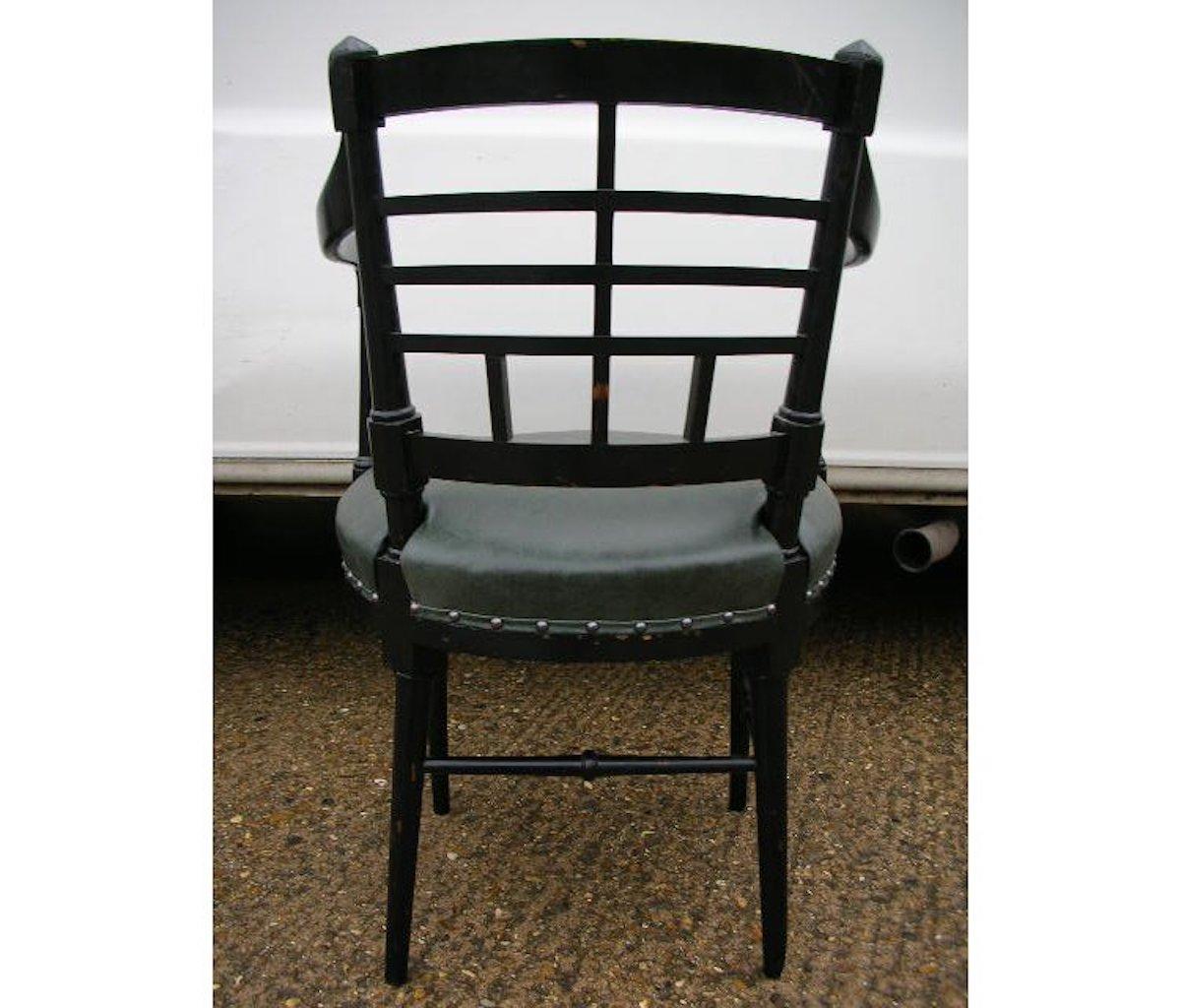 Anglais Fauteuil jacobéen ou vieux fauteuil anglais du mouvement esthétique d'après un dessin d'E W Godwin en vente