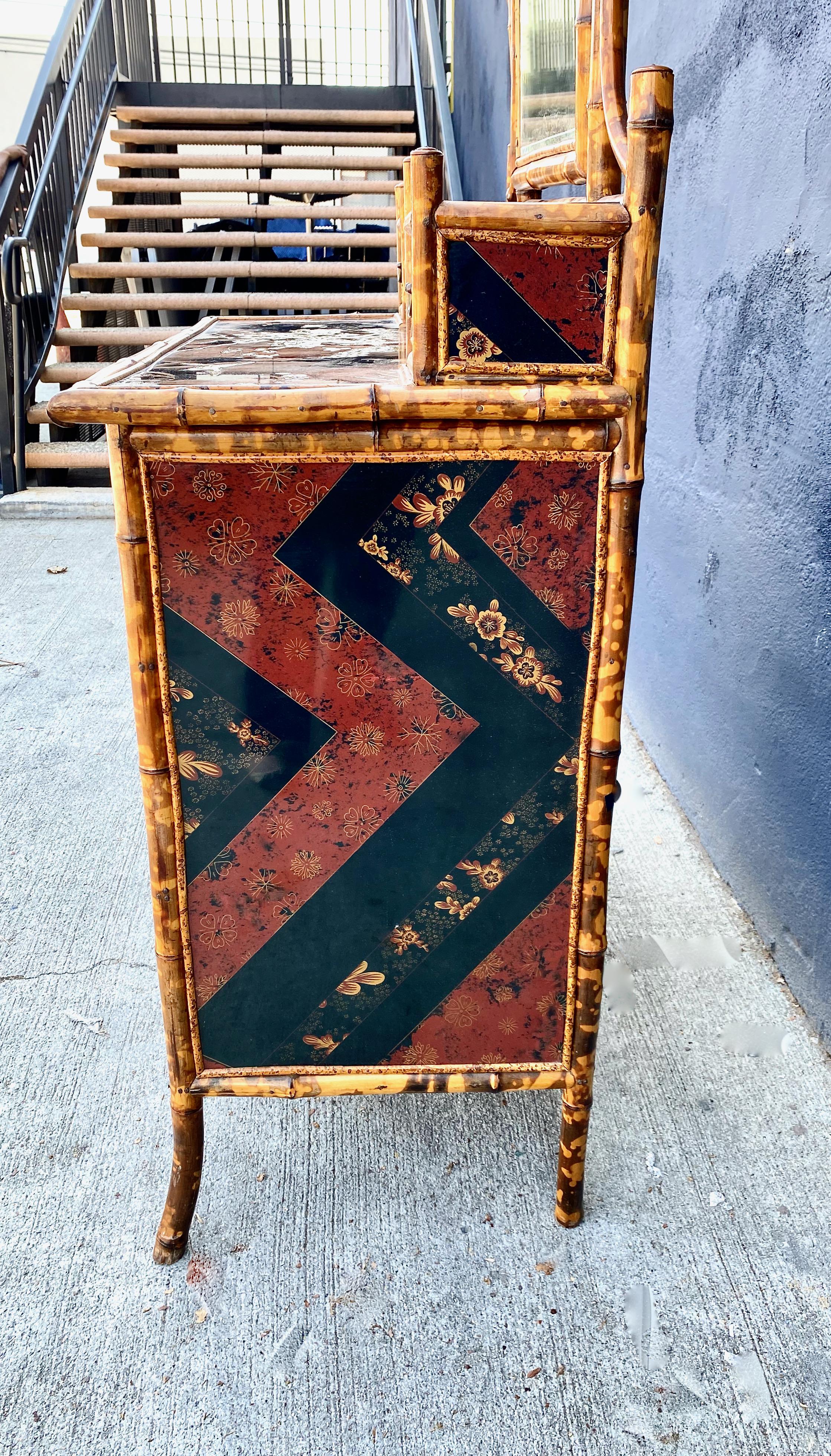 Aesthetic Movement Japanese Lacquered Chest In Good Condition For Sale In Pasadena, CA