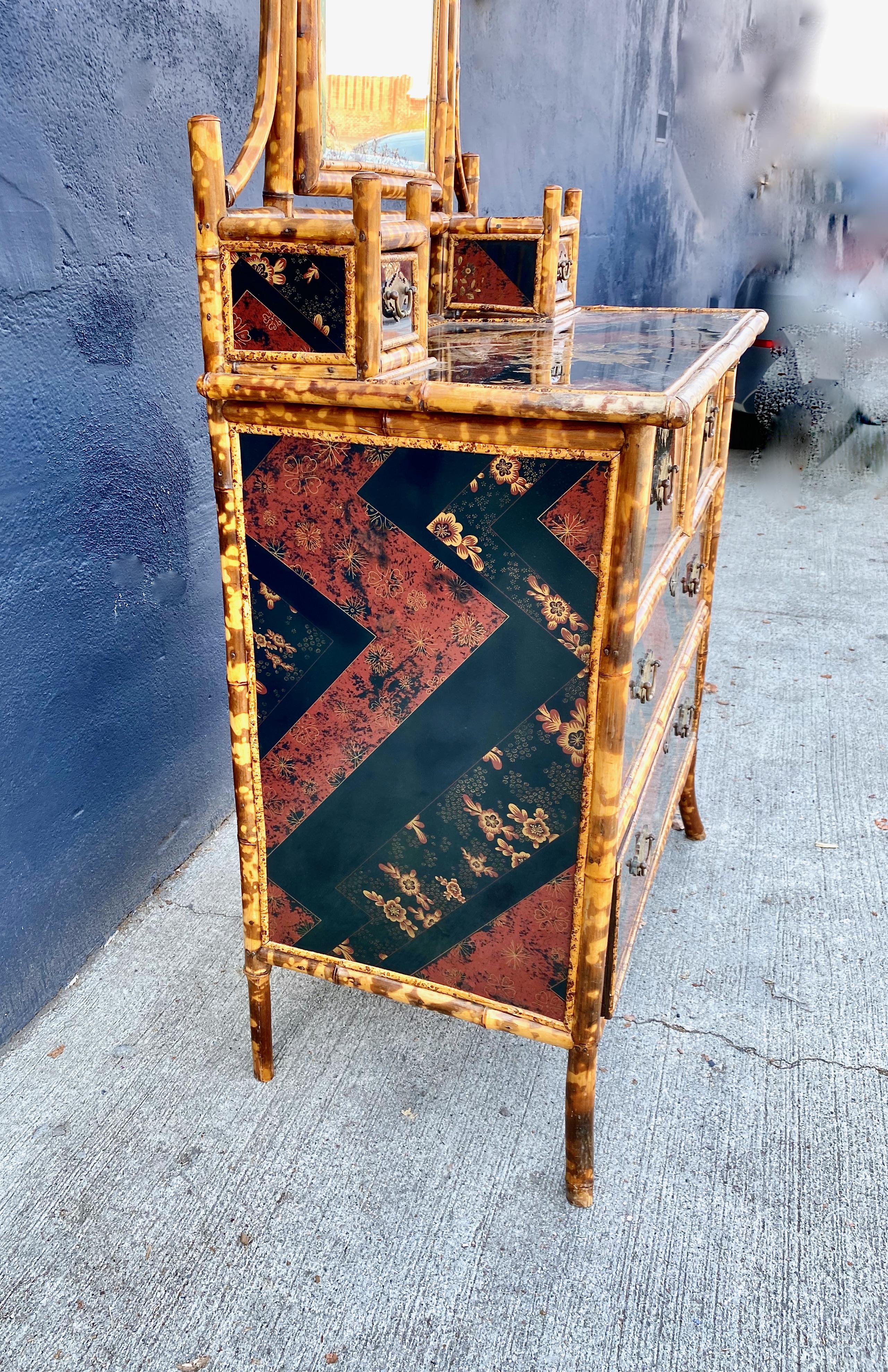 Late 19th Century Aesthetic Movement Japanese Lacquered Chest For Sale