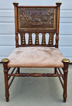 Sedia Slipper con schienale in pelle pressata di Oak e ottone di Aesthetic Movement