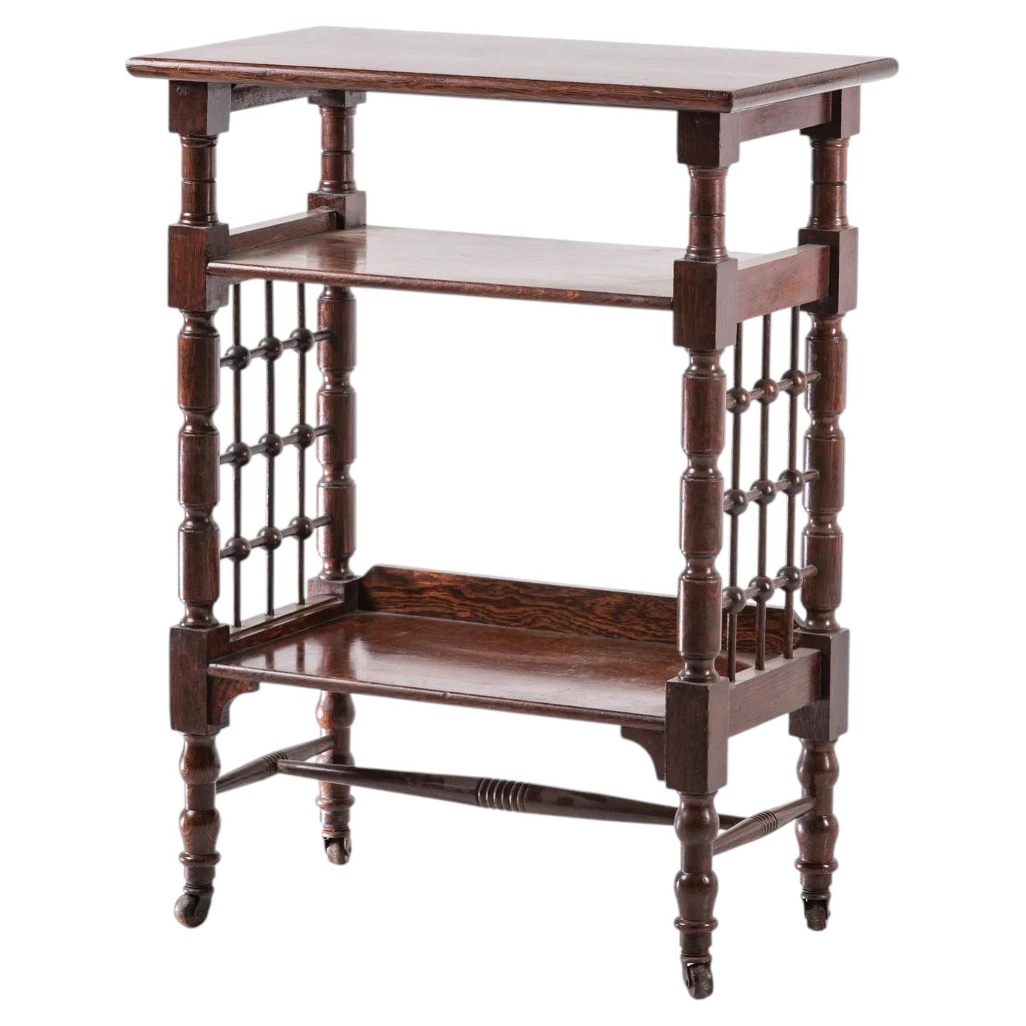 Table d'appoint / étagère en chêne de style « Aesthetic Movement »