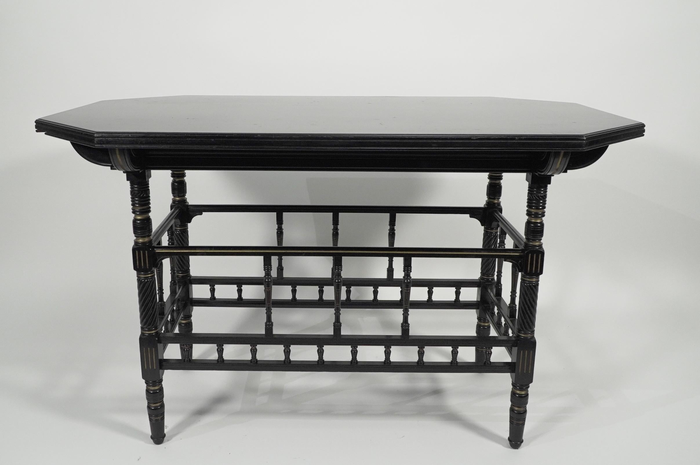 Gillows attri An Aesthetic Movement oblong ebonized & Gilded walnut centre table In Good Condition For Sale In London, GB