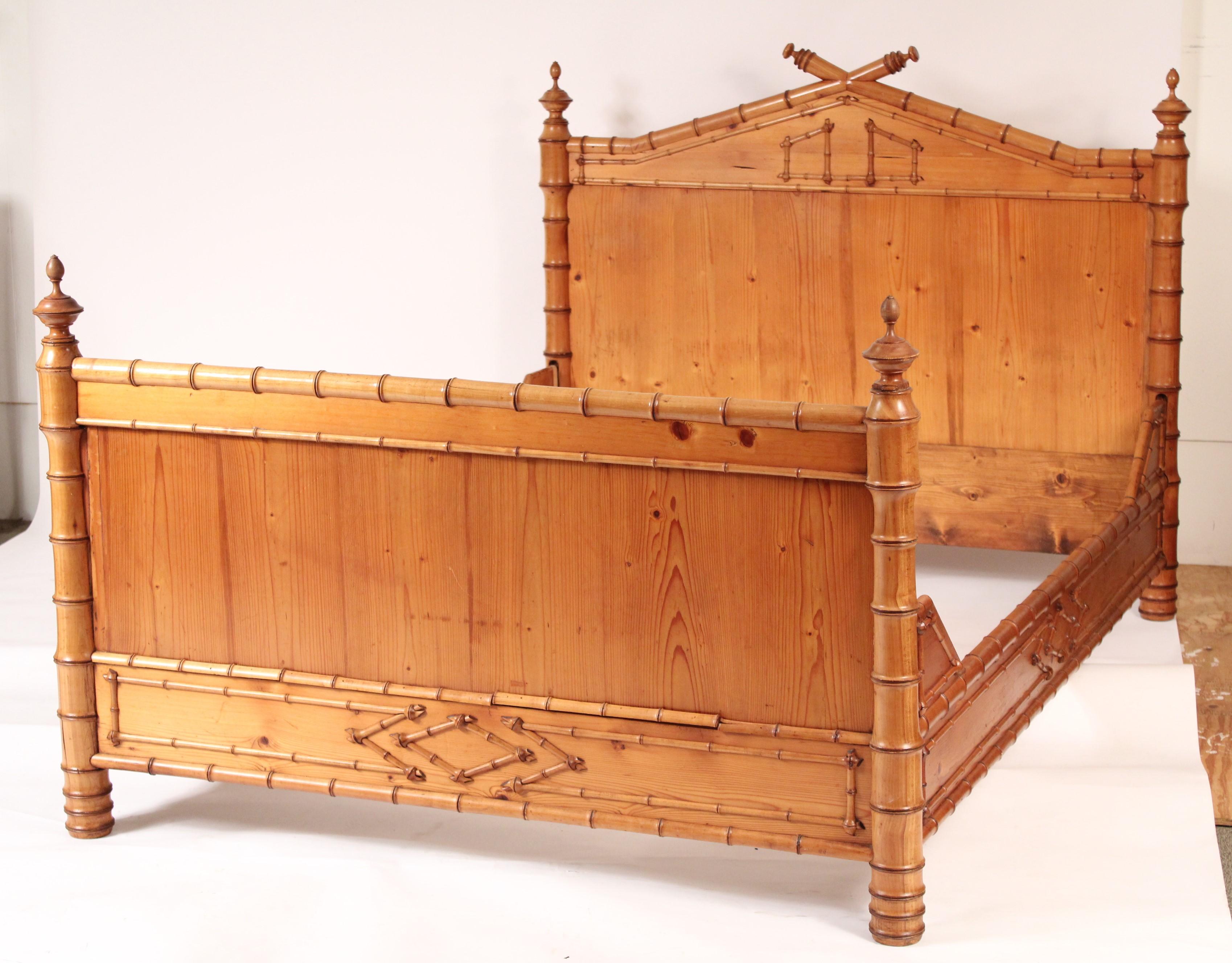 Aesthetic Movement Faux Bamboo Bedframe In Good Condition For Sale In Laguna Beach, CA