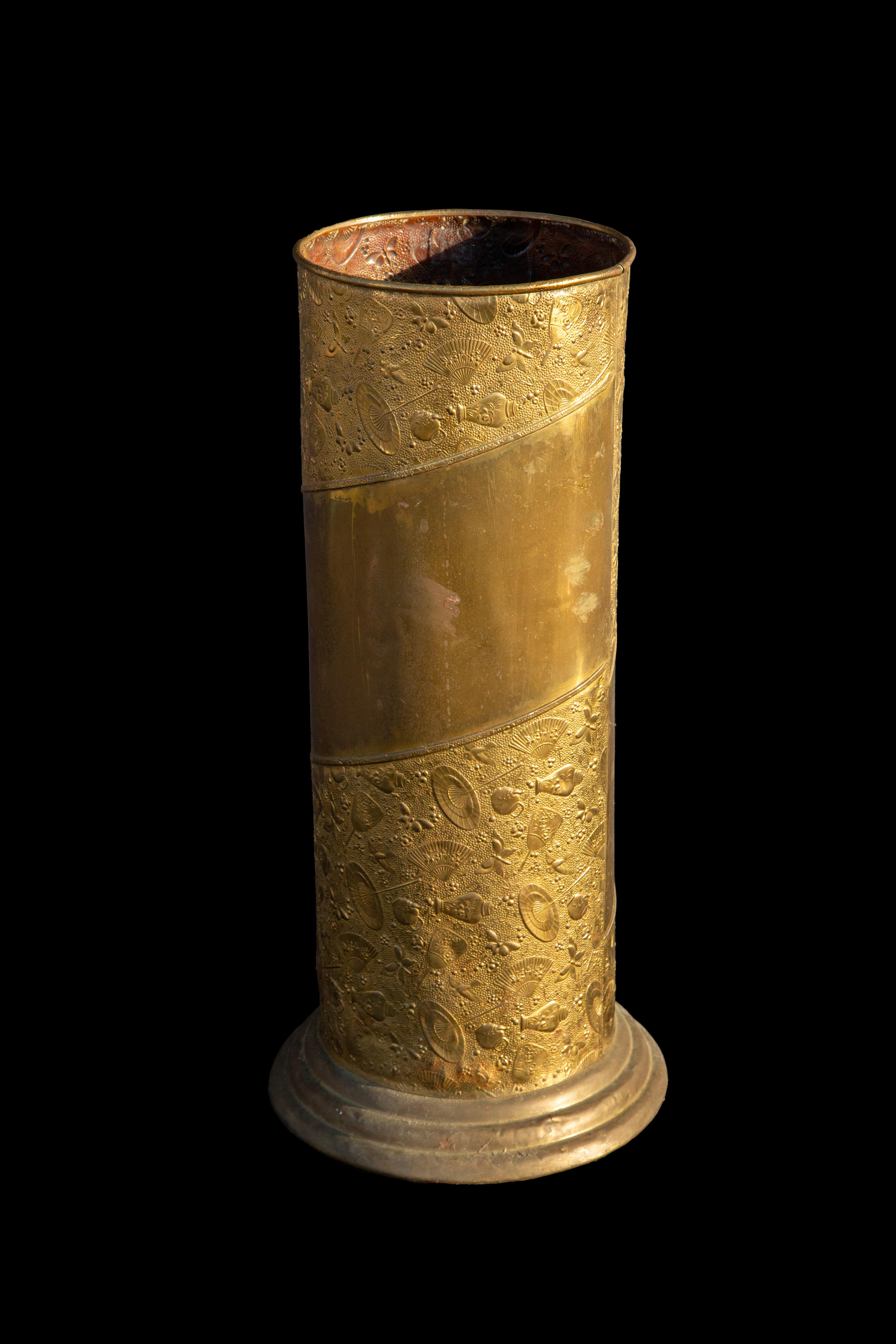 Aesthetic Movement Repousse Brass Umbrella Stand In Excellent Condition In New York, NY