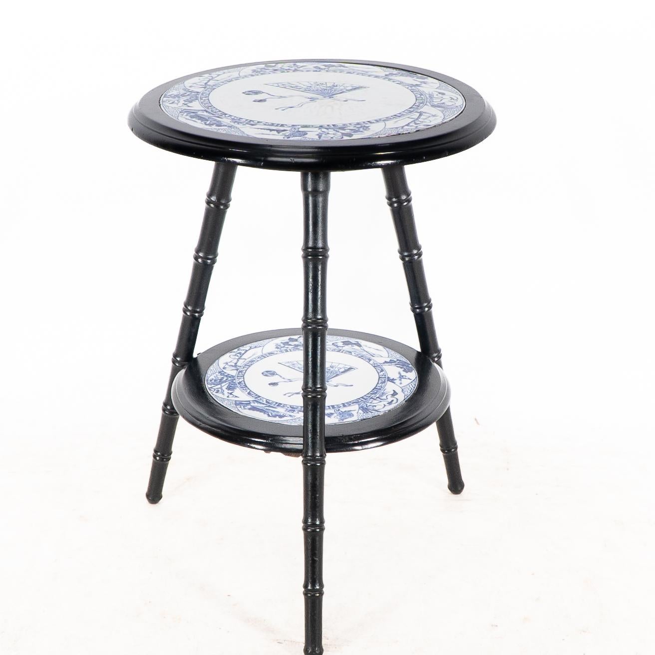 Faux Bamboo Aesthetic Movement side table with Jeddo pattern plate by Brown Westhead & Moore For Sale