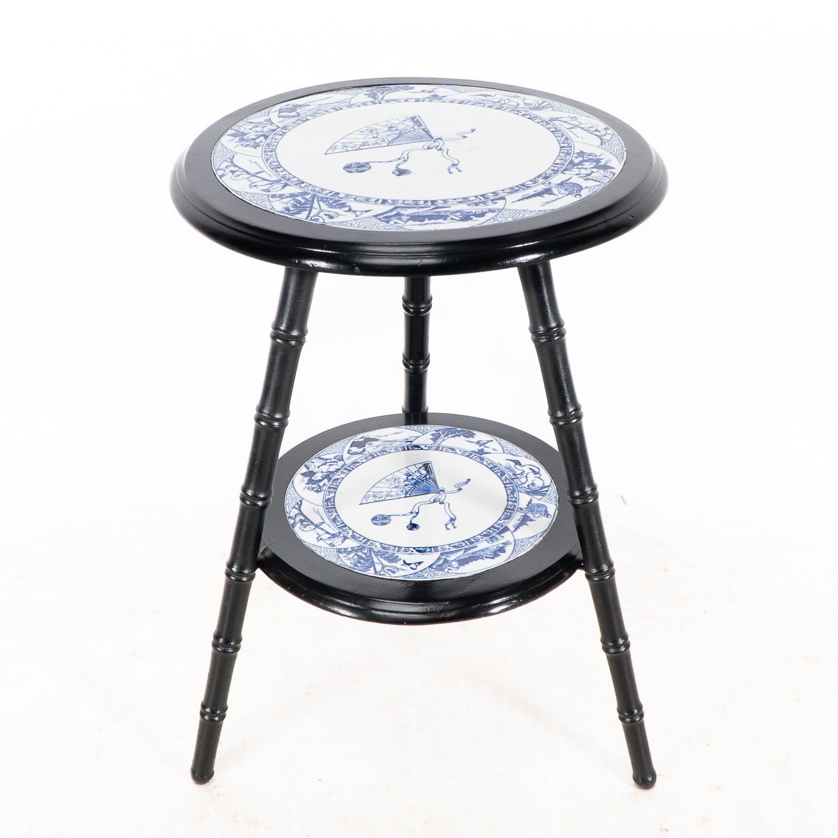 Aesthetic Movement side table with Jeddo pattern plate by Brown Westhead & Moore For Sale 1