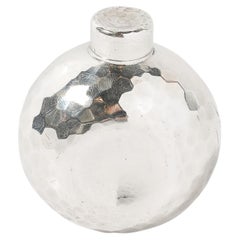 Duftflakon in Kugelform aus Sterlingsilber im Stil der Ästhetischen Bewegung von Whiting
