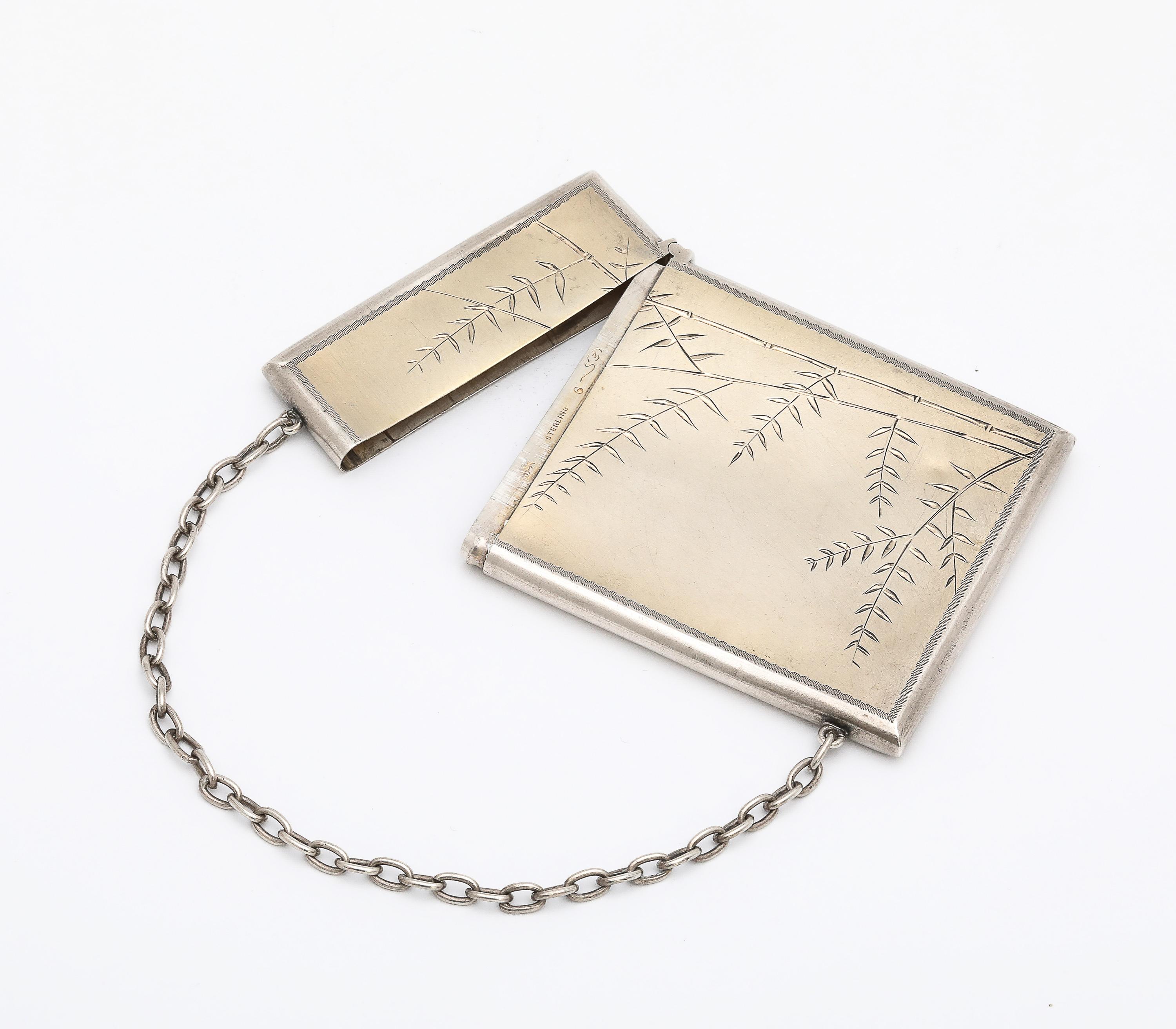 Estuche para tarjetas de visita/tarjetas de visita Aesthetic Movement de plata de ley dorada Fines del siglo XIX en venta