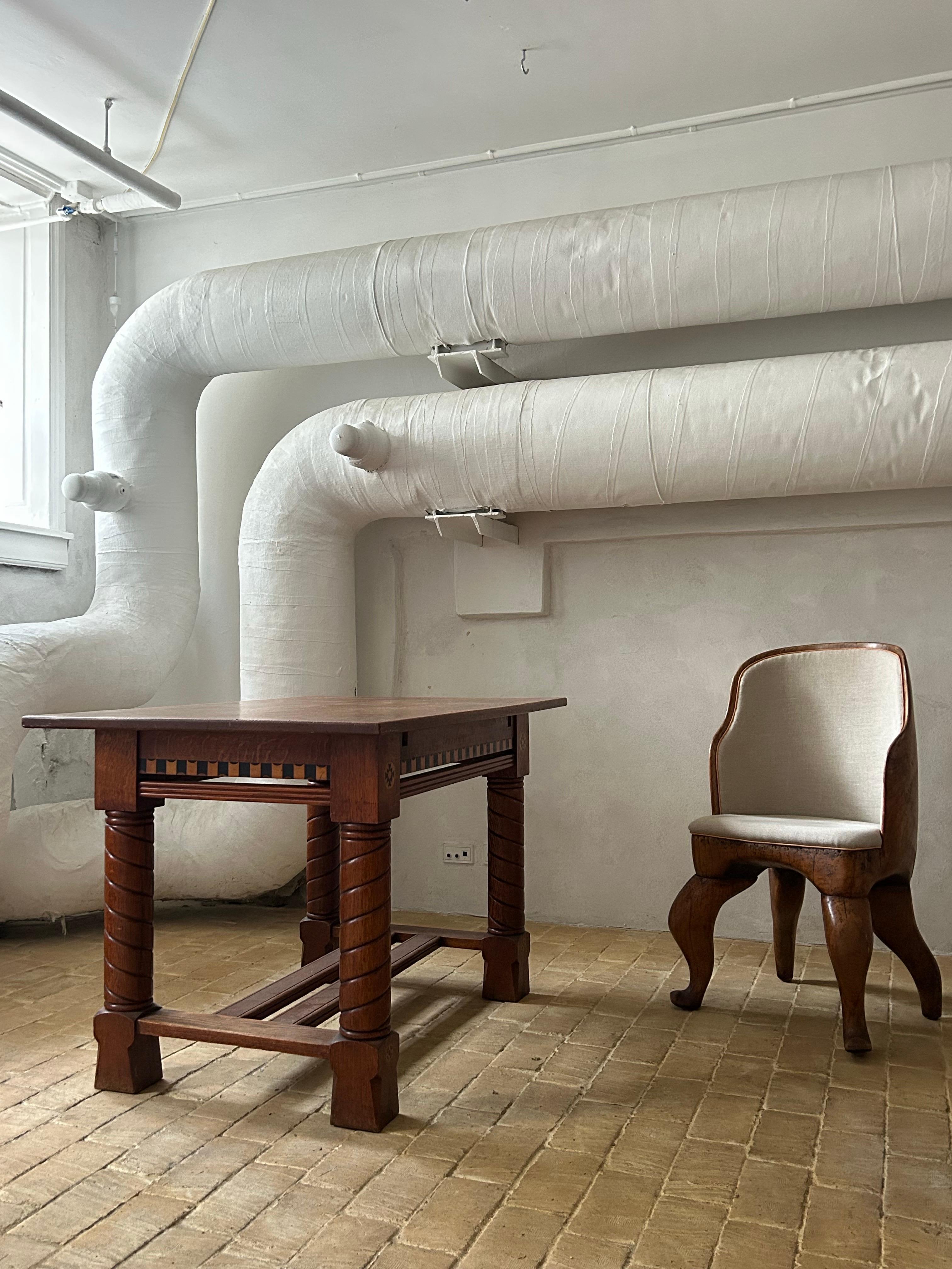 Tavolo Aesthetic Movement dell'ebanista H. Poulsen in quercia, Danimarca, 1904. In condizioni buone in vendita a Valby, 84