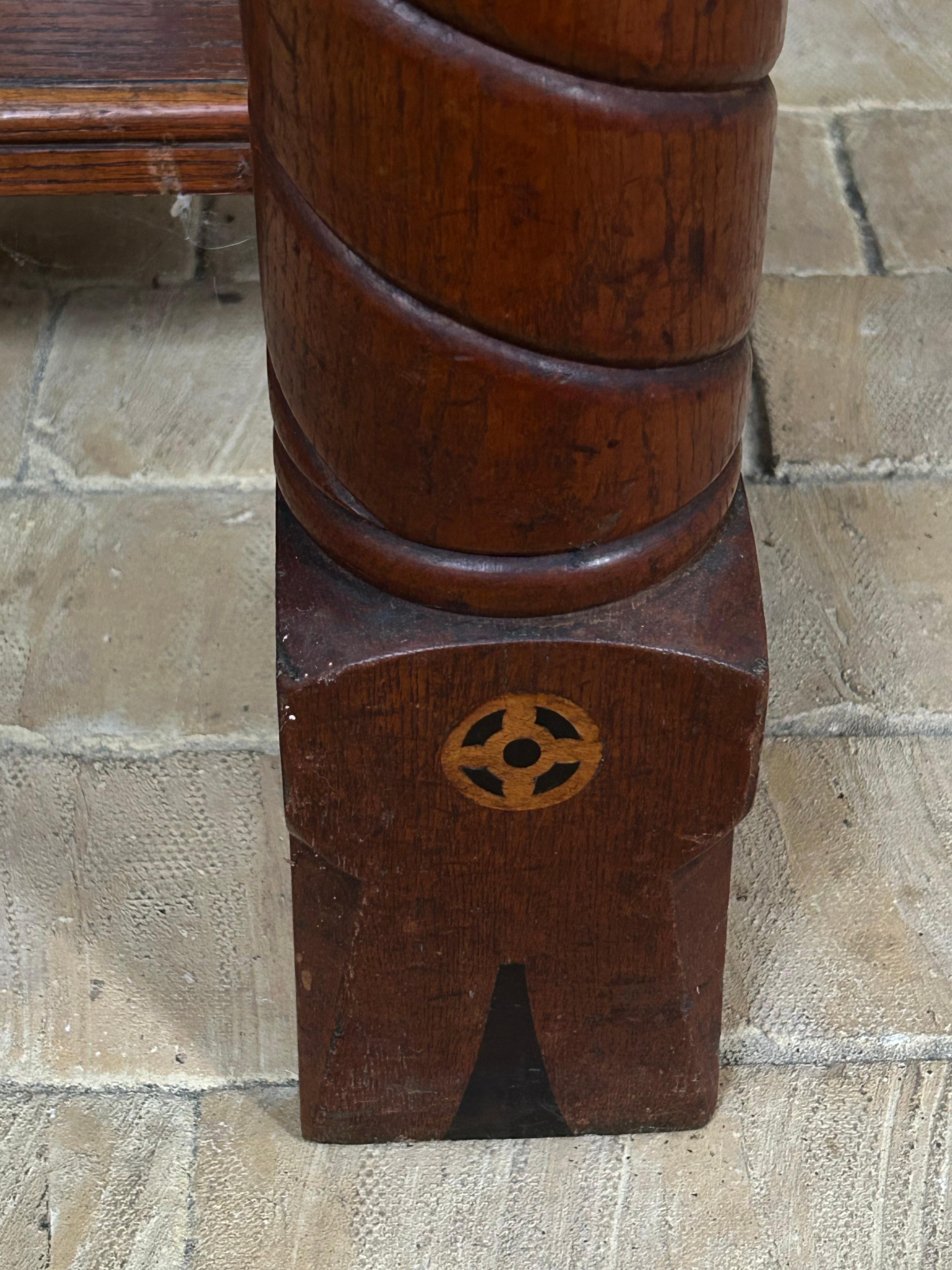 Inizio XX secolo Tavolo Aesthetic Movement dell'ebanista H. Poulsen in quercia, Danimarca, 1904. in vendita