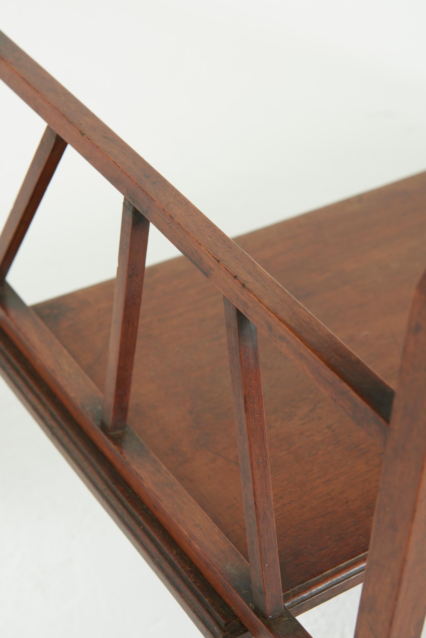 Noyer Aesthetic Movement Table en vente