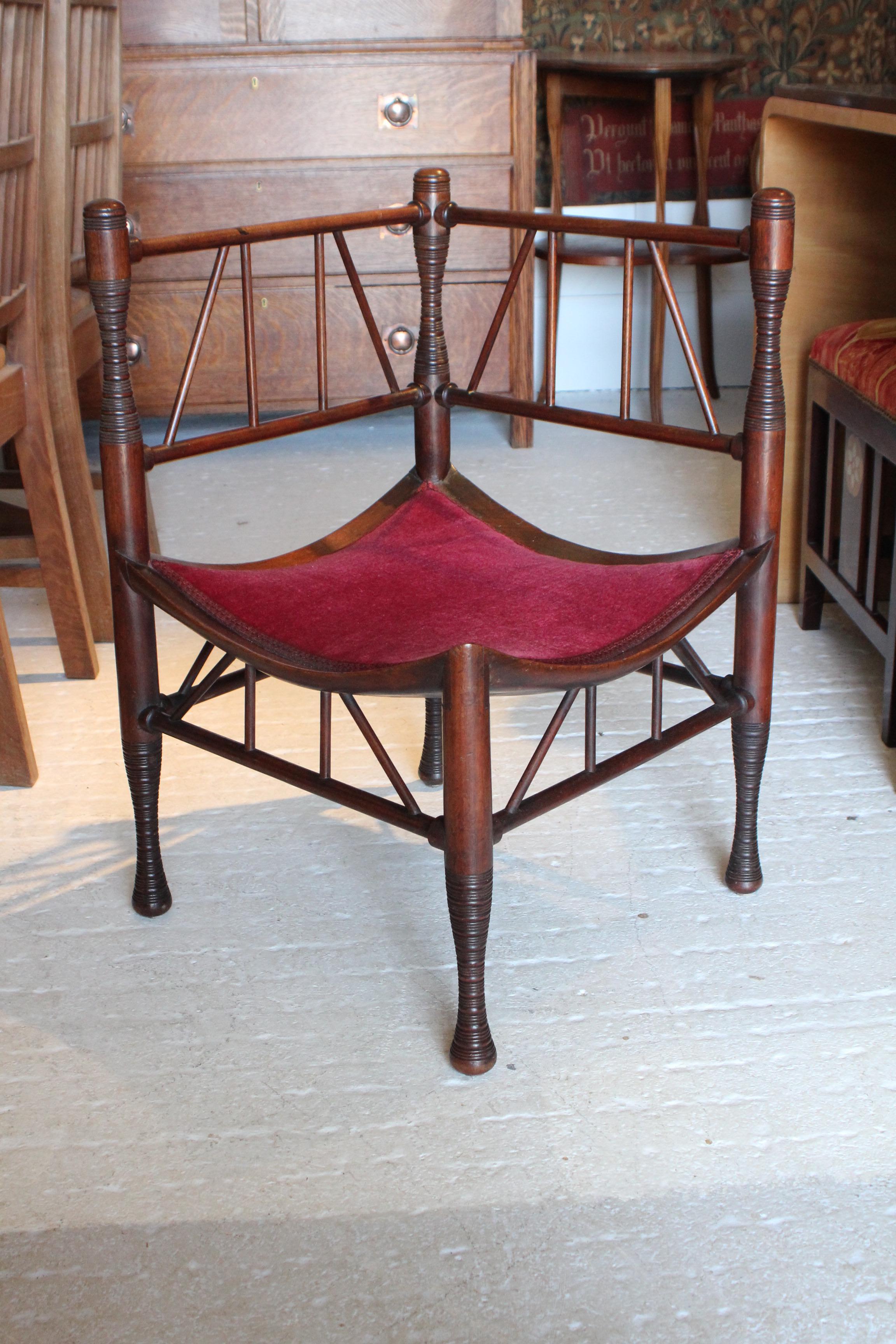 Silla esquinera Thebes Aesthetic Movement de Liberty & Co. en Bueno estado para la venta en Petworth, GB
