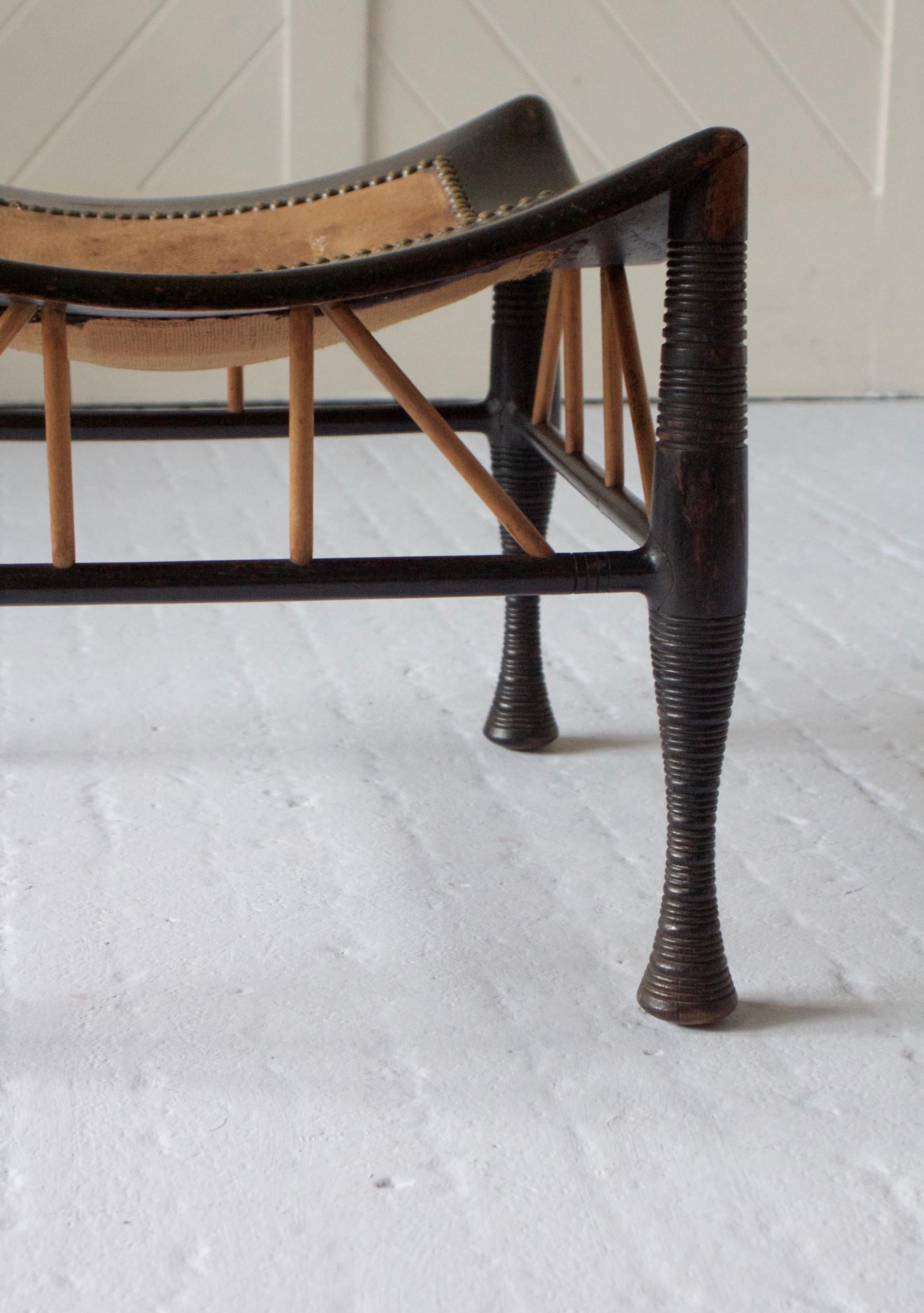 Inglese Aesthetic Movement 'Thebes' Stool By Liberty & Co in vendita