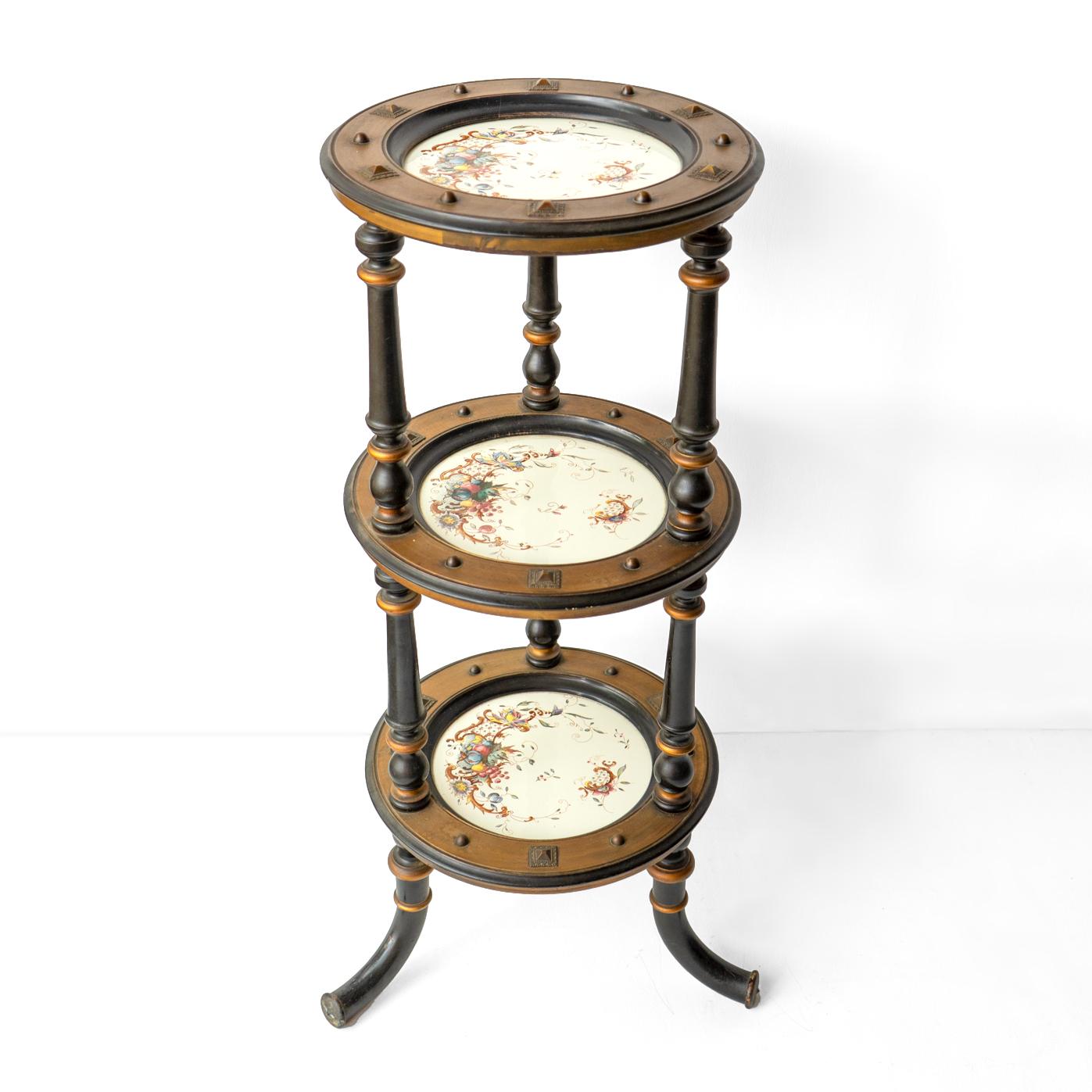 ANTIQUE DISPLAY STAND
Three removable porcelain circular plates decorated with floral motifs are inlaid in an ebonised and gilt faux bamboo wooden stand with metal embellishments.

Dating from the Aesthetic period, circa 1880.

Suitable as a stand