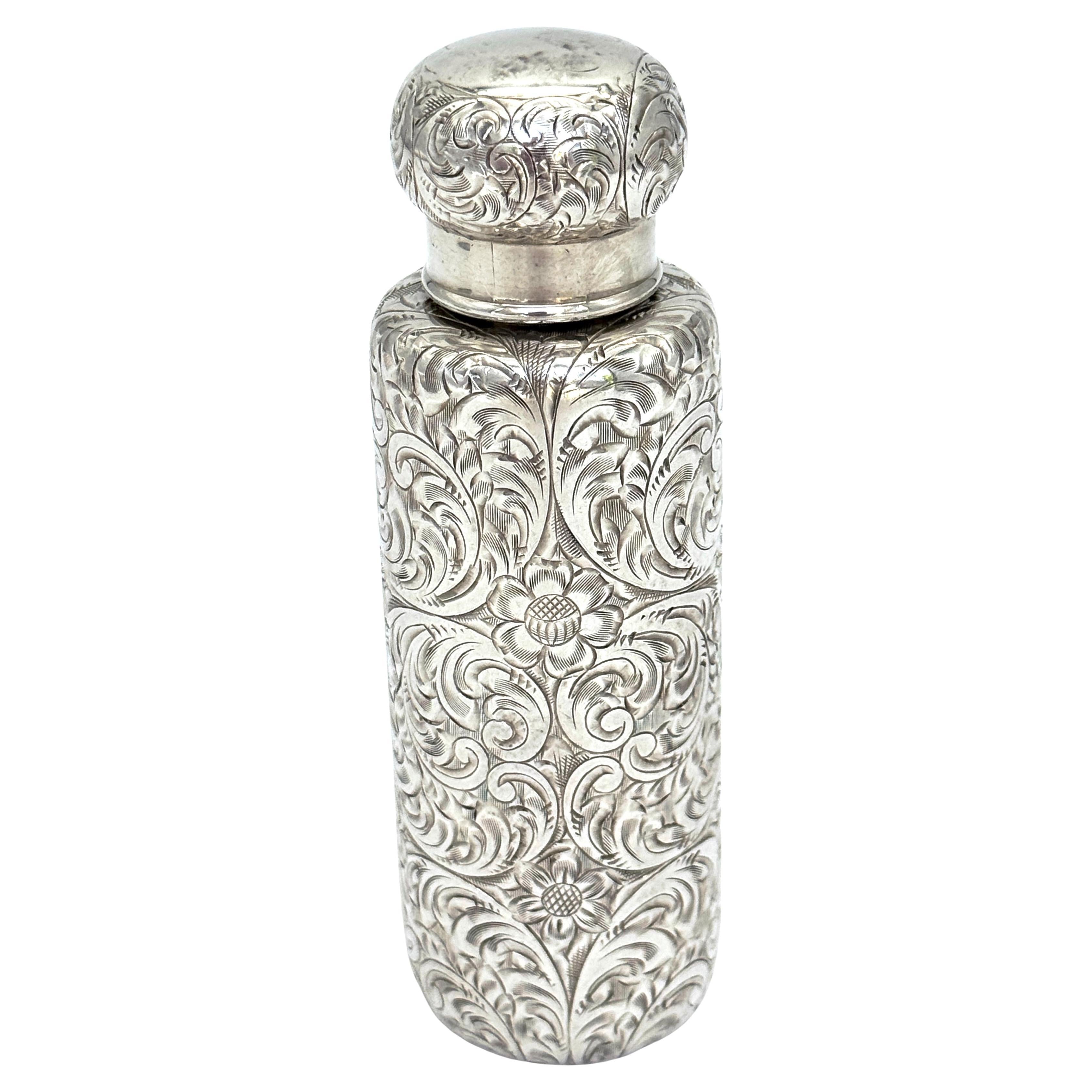 Aesthetic Movement Tiffany & Co. Flacon de poche en argent sterling gravé à la main en vente