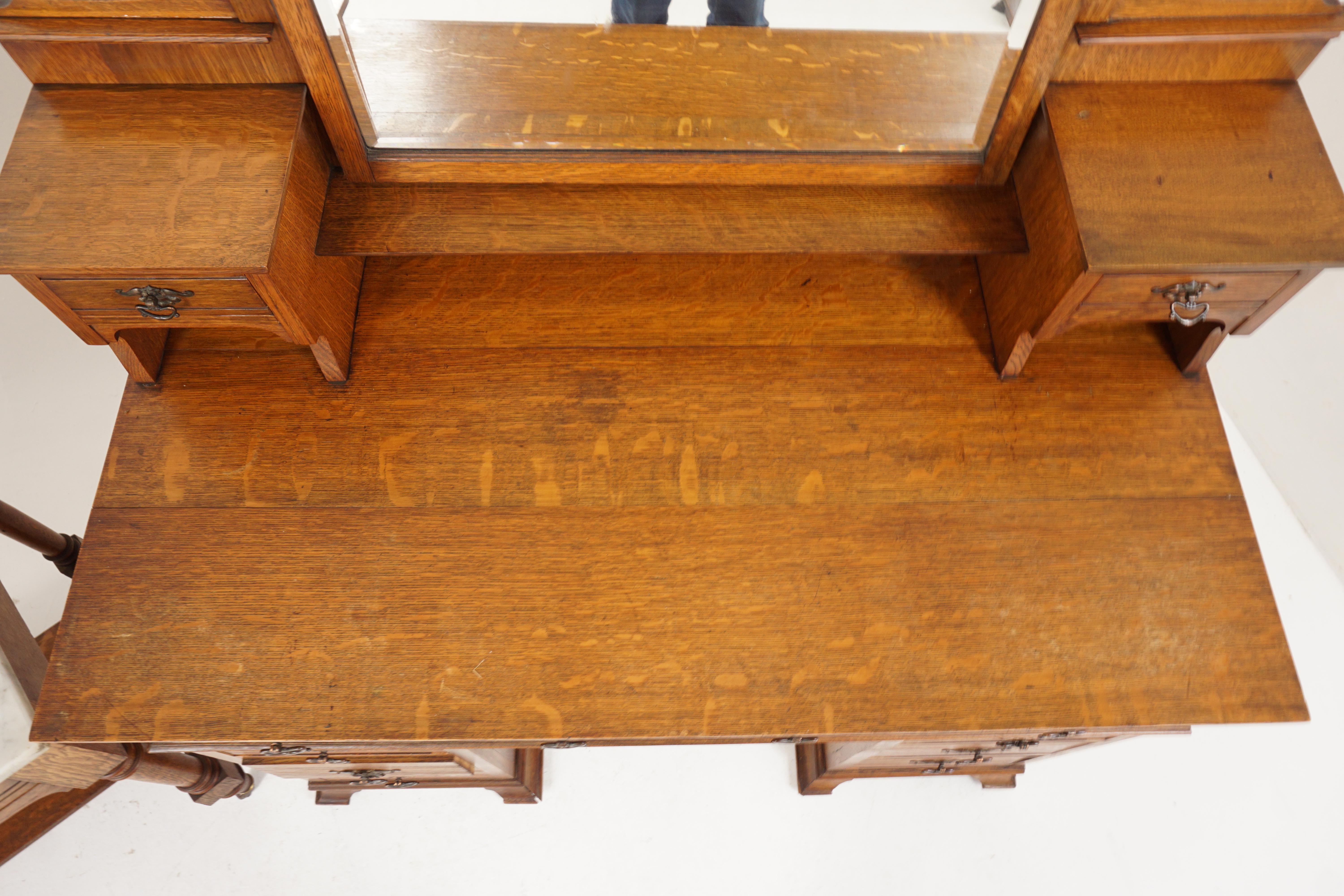 Aesthetic Movement Tiger Oak Vanity, Maple & Co. London, England 1900, H538 In Good Condition For Sale In Vancouver, BC