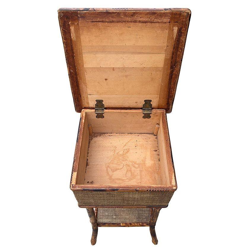 Aesthetic Movement Tortue tigrée Bambou & Grassmat Pedestal Table Boîte de rangement Excellent état - En vente à Van Nuys, CA