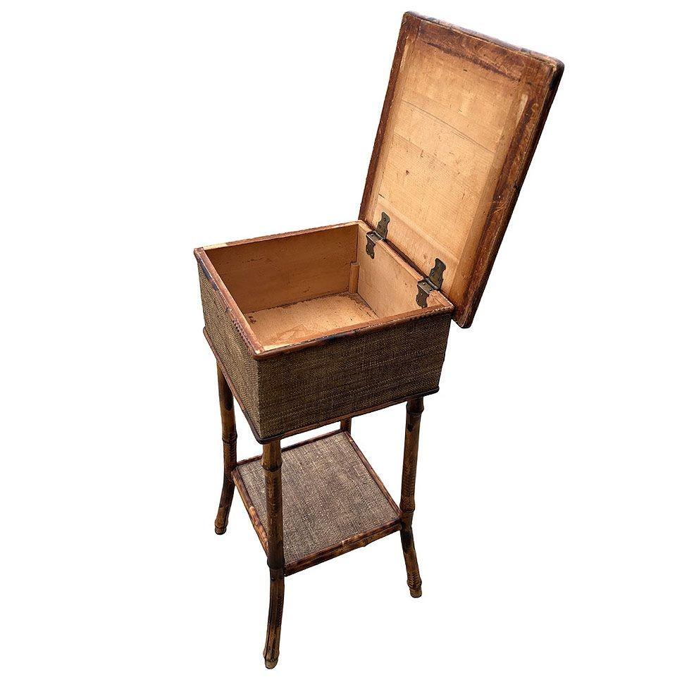 Début du 20ème siècle Aesthetic Movement Tortue tigrée Bambou & Grassmat Pedestal Table Boîte de rangement en vente