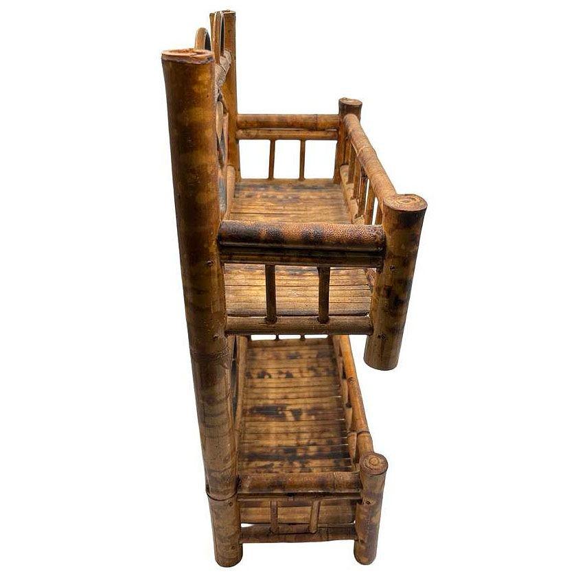 Aesthetic Movement Tortiose Tiger Bamboo Rattan Zweistöckiges Wandregal (amerikanisch) im Angebot