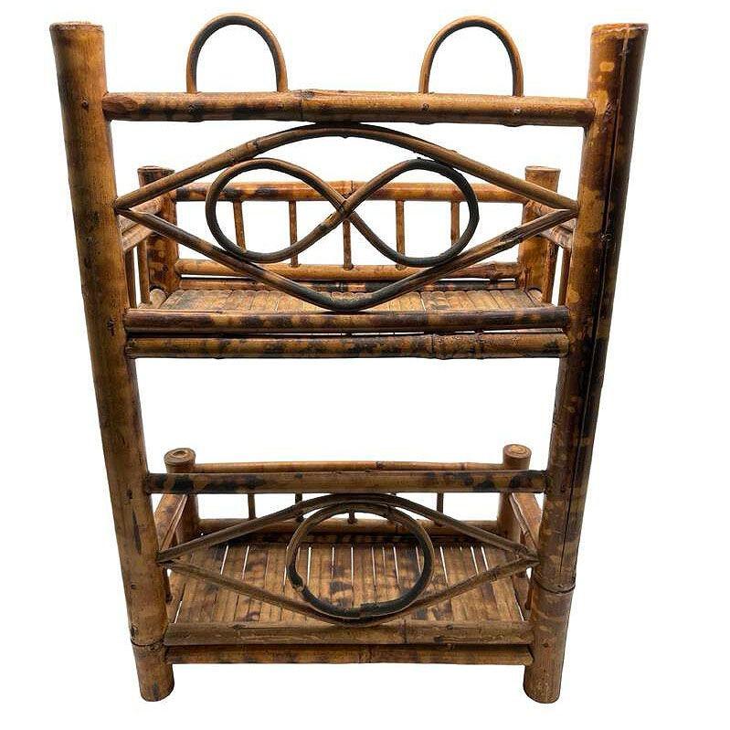 Aesthetic Movement Tortiose Tiger Bamboo Rattan Zweistöckiges Wandregal im Zustand „Hervorragend“ im Angebot in Van Nuys, CA