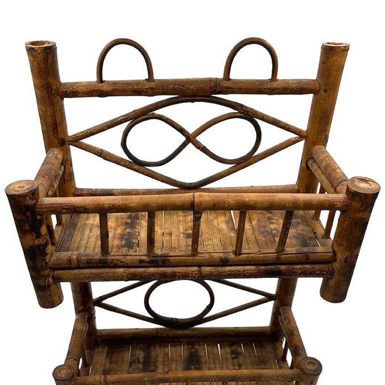 Aesthetic Movement Tortiose Tiger Bamboo Rattan Zweistöckiges Wandregal (Metall) im Angebot