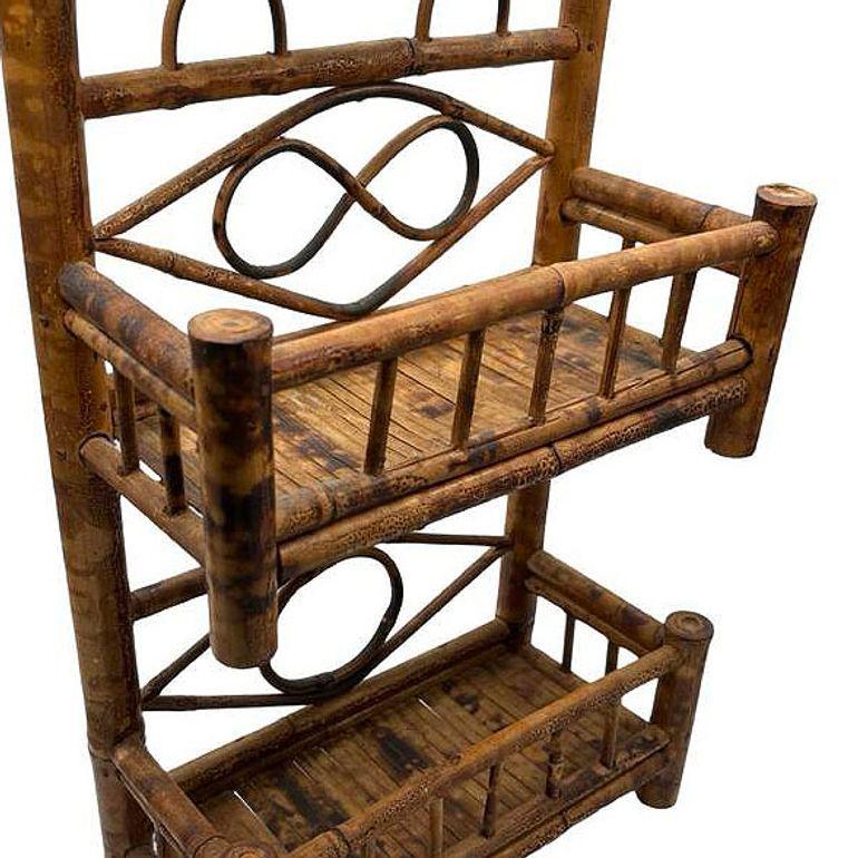 Aesthetic Movement Tortiose Tiger Bamboo Rattan Zweistöckiges Wandregal im Angebot 1