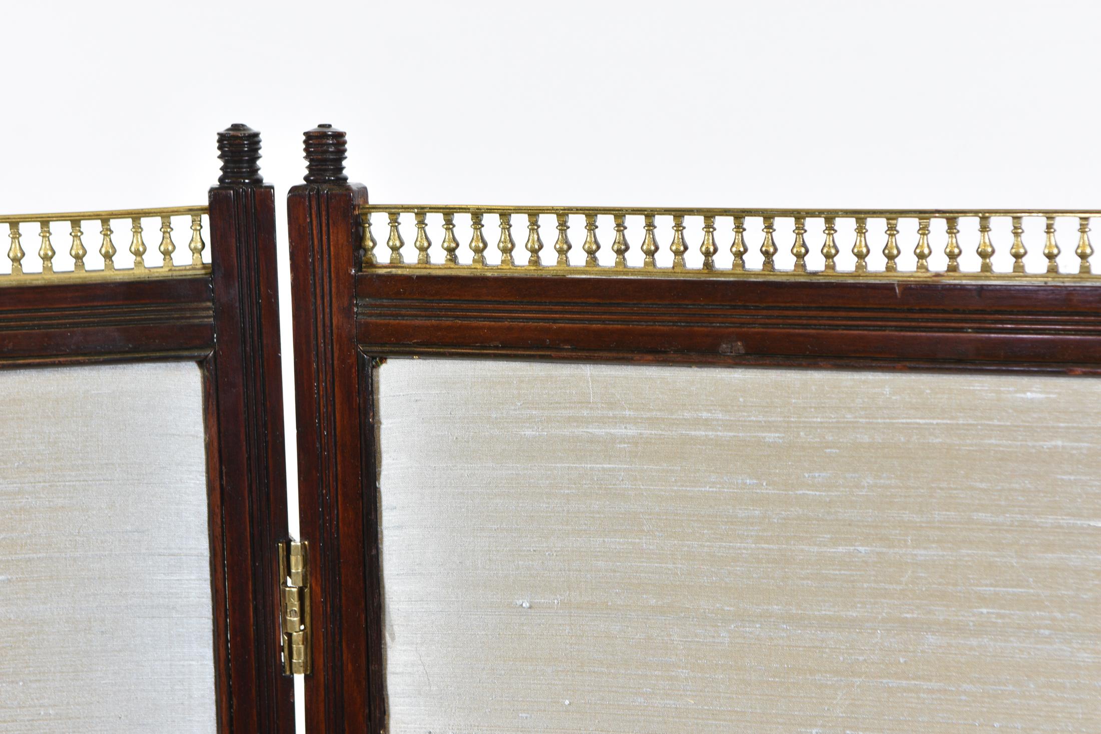 Aesthetic Movement in legno di noce e ottone con paravento bifacciale pieghevole in vendita 6