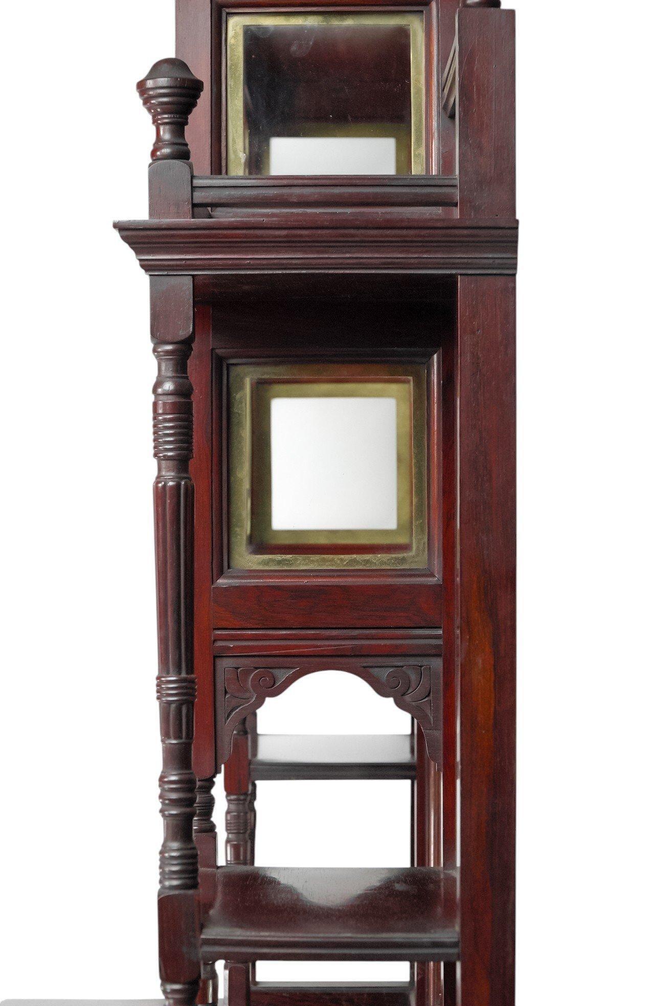Aesthetic Movement Nussbaum Kabinett attri zu Henry William Batley für Gillows im Angebot 8