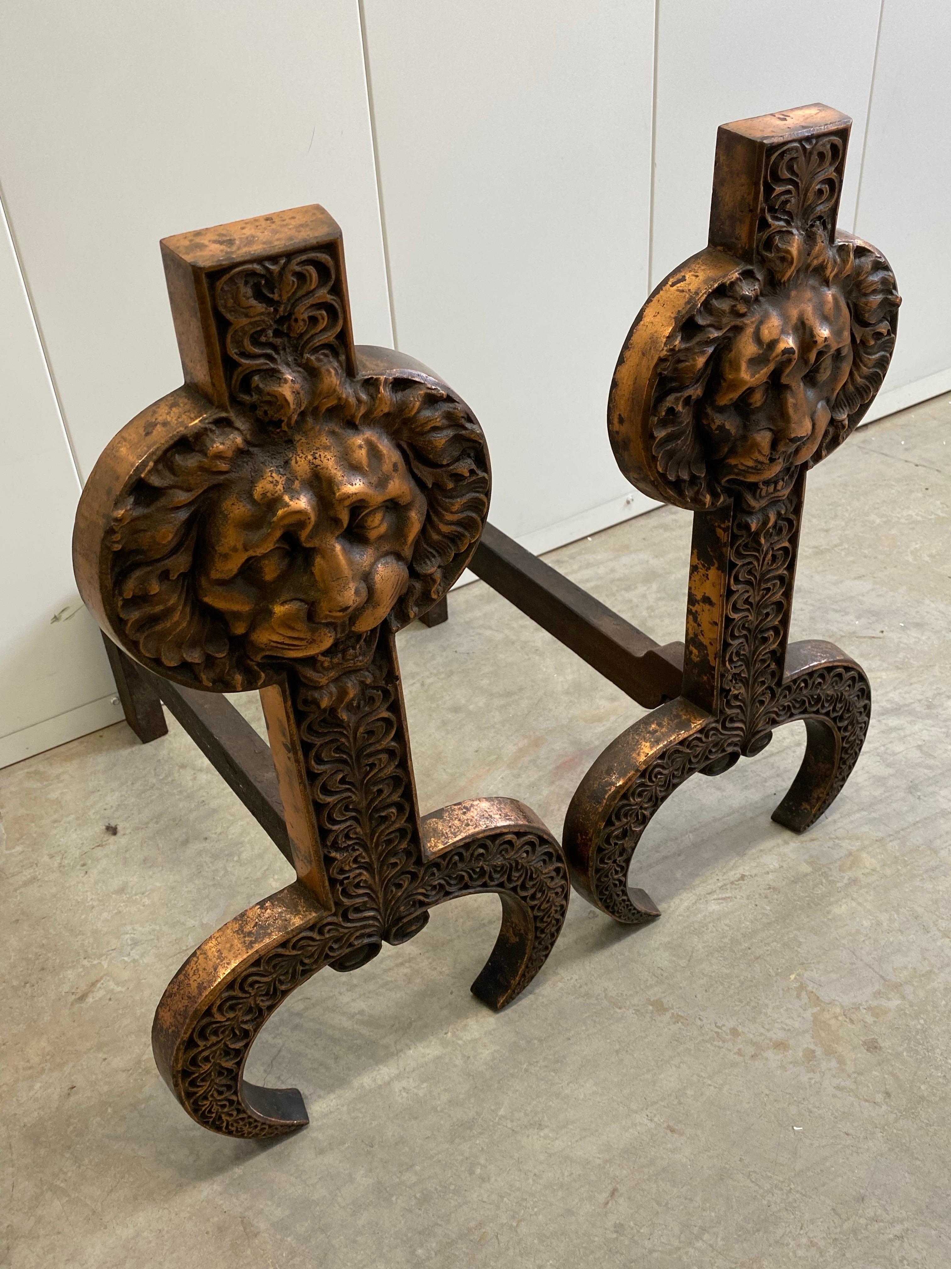 Andirones de león de hierro de época estética de Arthur Osborne para Wellington & Burrage Movimiento estético en venta