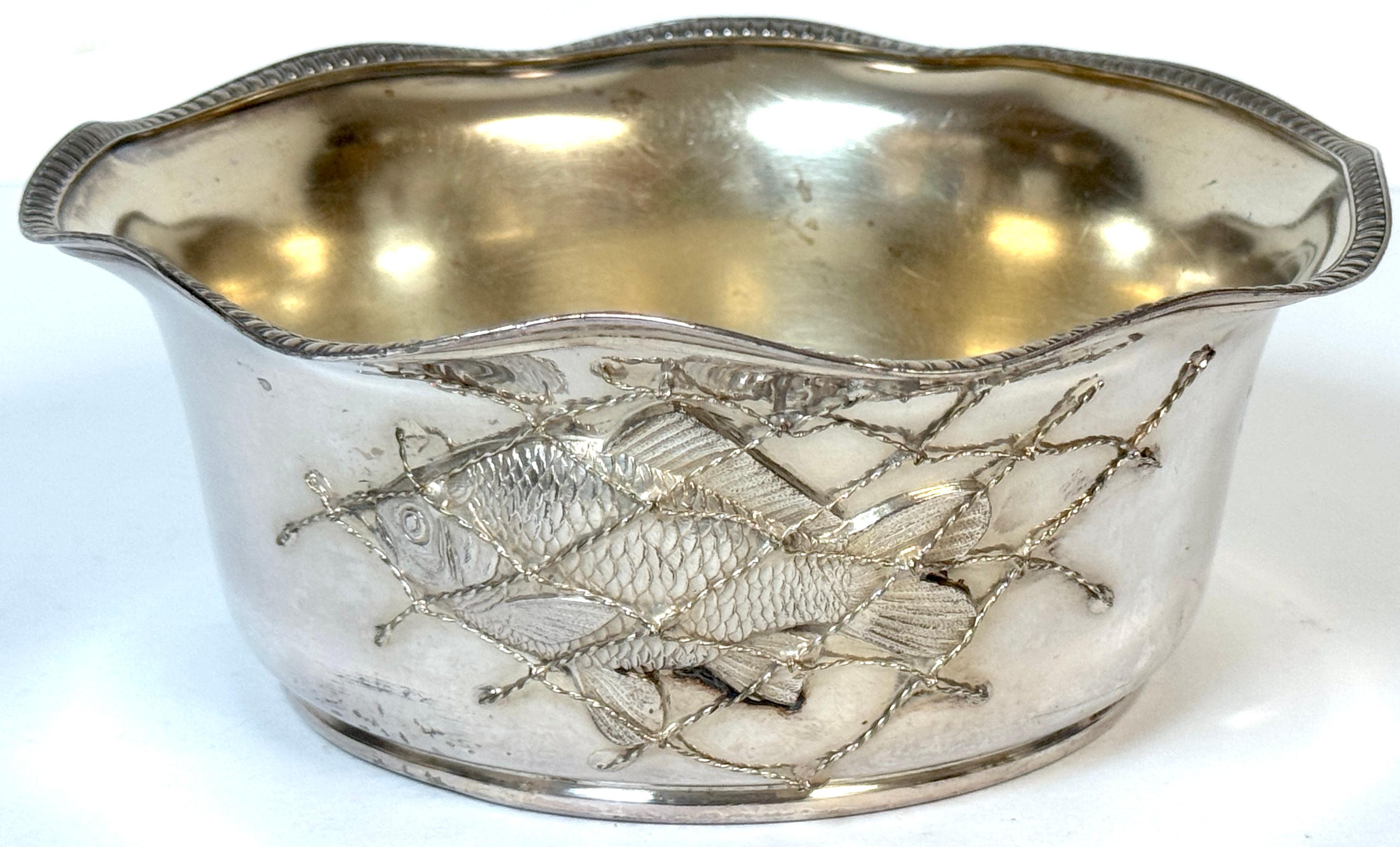 Estetismo Ciotola estetica placcata in argento o sottobicchiere da vino Jeroboam con motivo a rete e a pesce, 1880 ca. in vendita