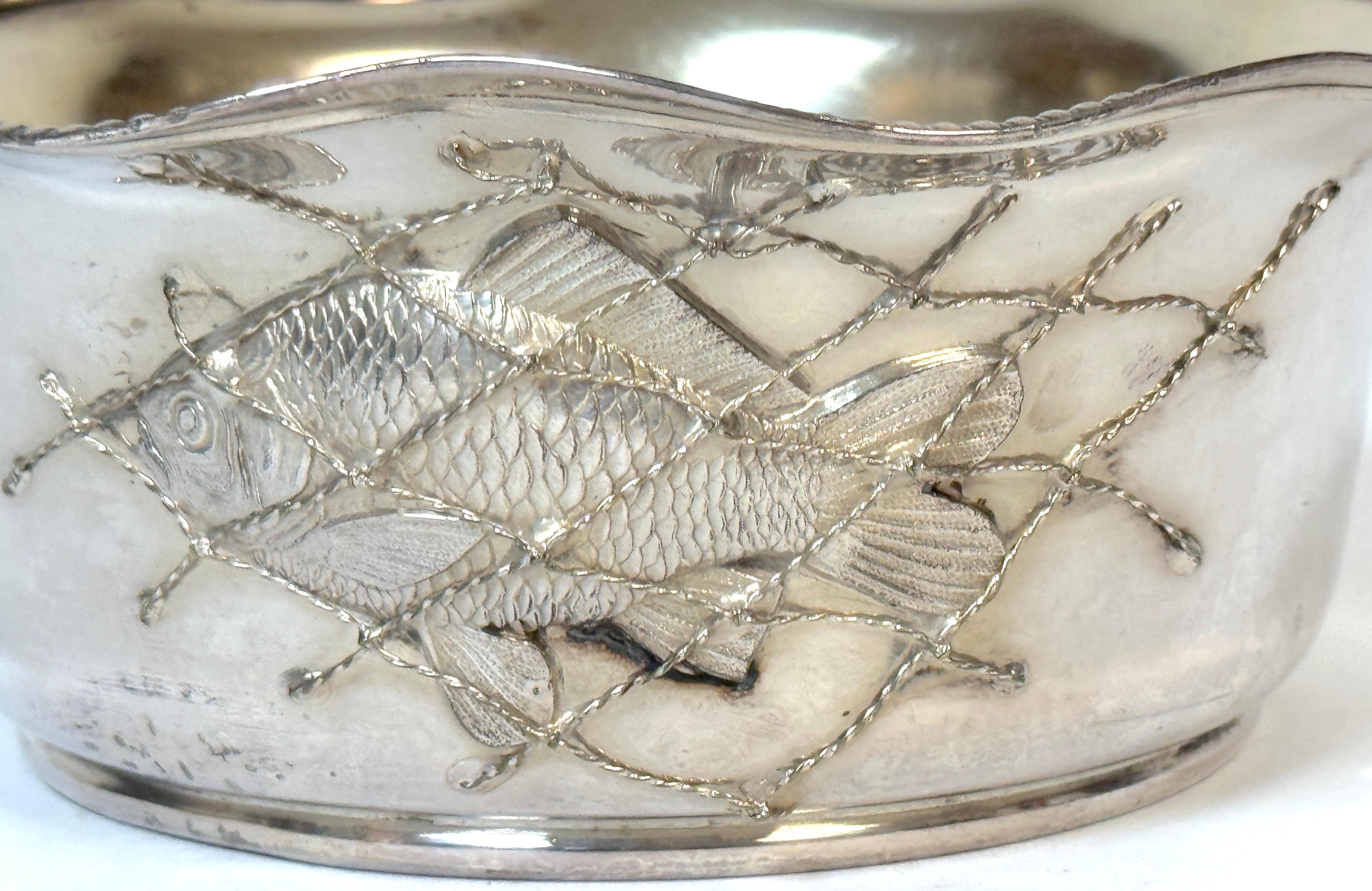 Americano Ciotola estetica placcata in argento o sottobicchiere da vino Jeroboam con motivo a rete e a pesce, 1880 ca. in vendita