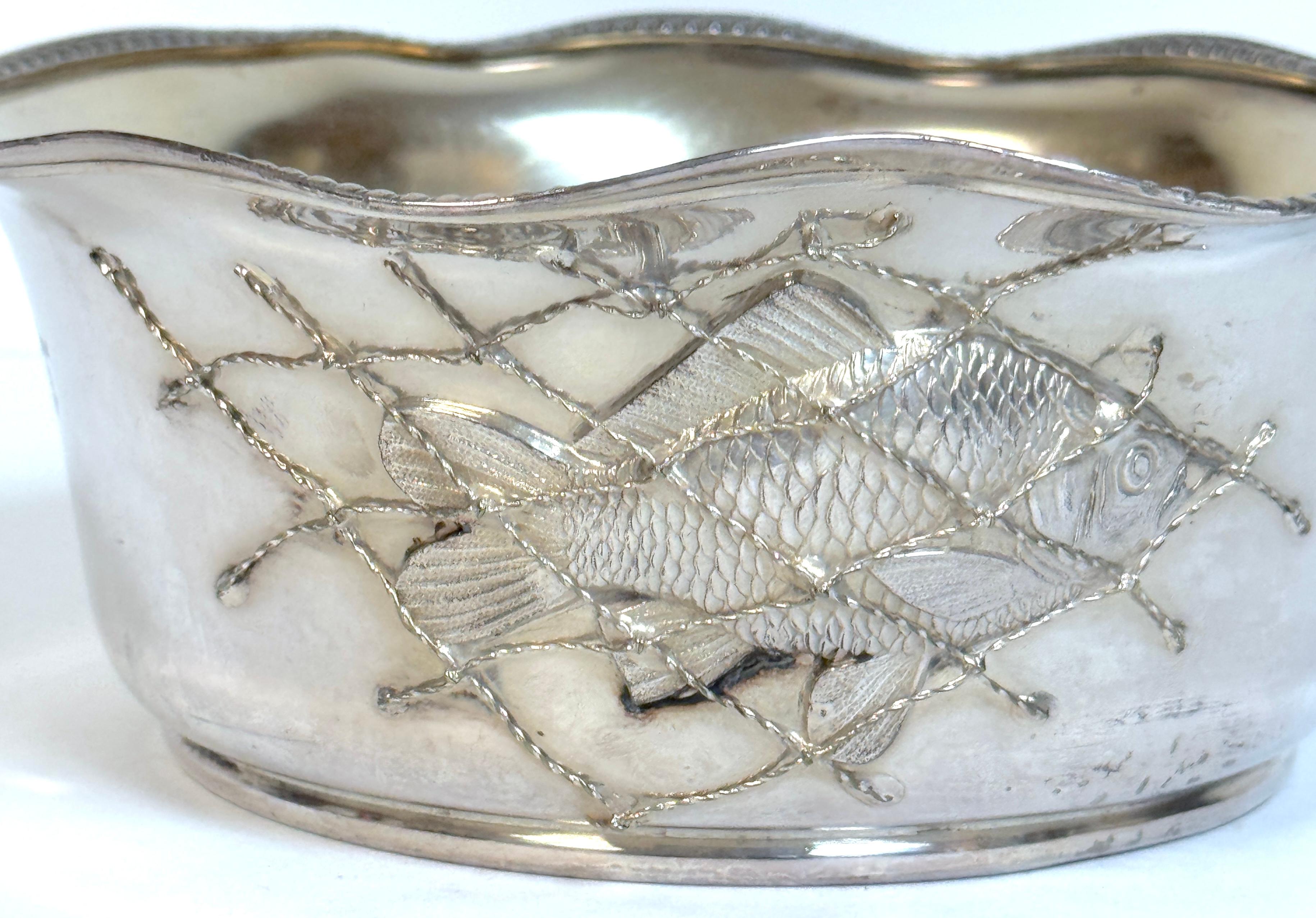 Goffrato Ciotola estetica placcata in argento o sottobicchiere da vino Jeroboam con motivo a rete e a pesce, 1880 ca. in vendita