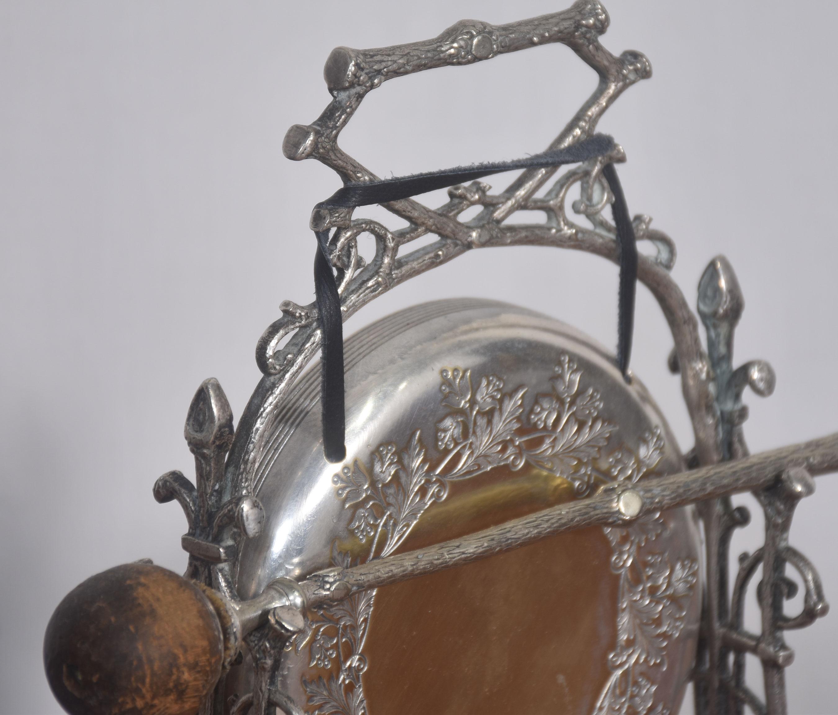 Britannique gong de table plaqué argent esthétique en vente