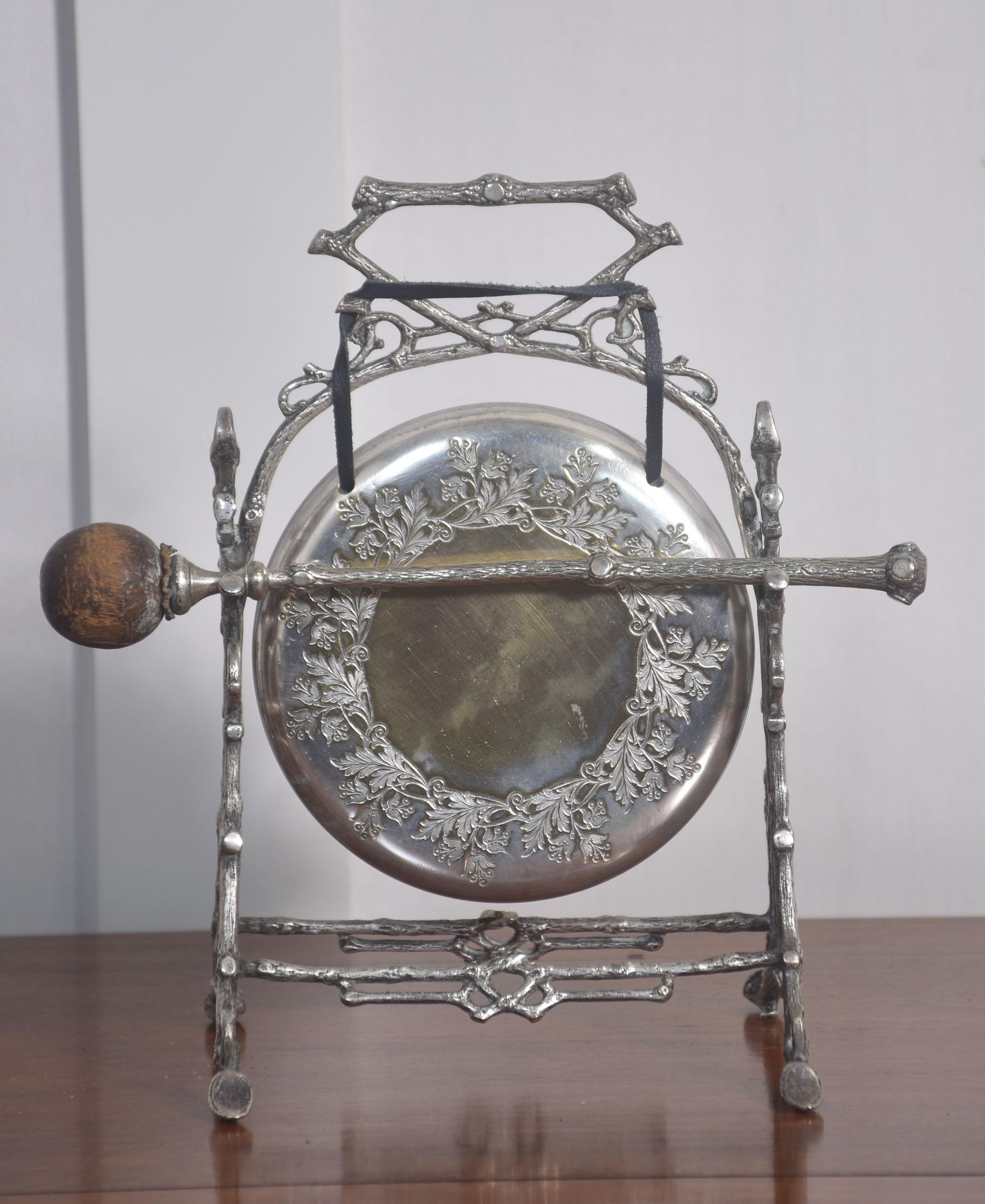 gong de table plaqué argent esthétique Bon état - En vente à Cheshire, GB