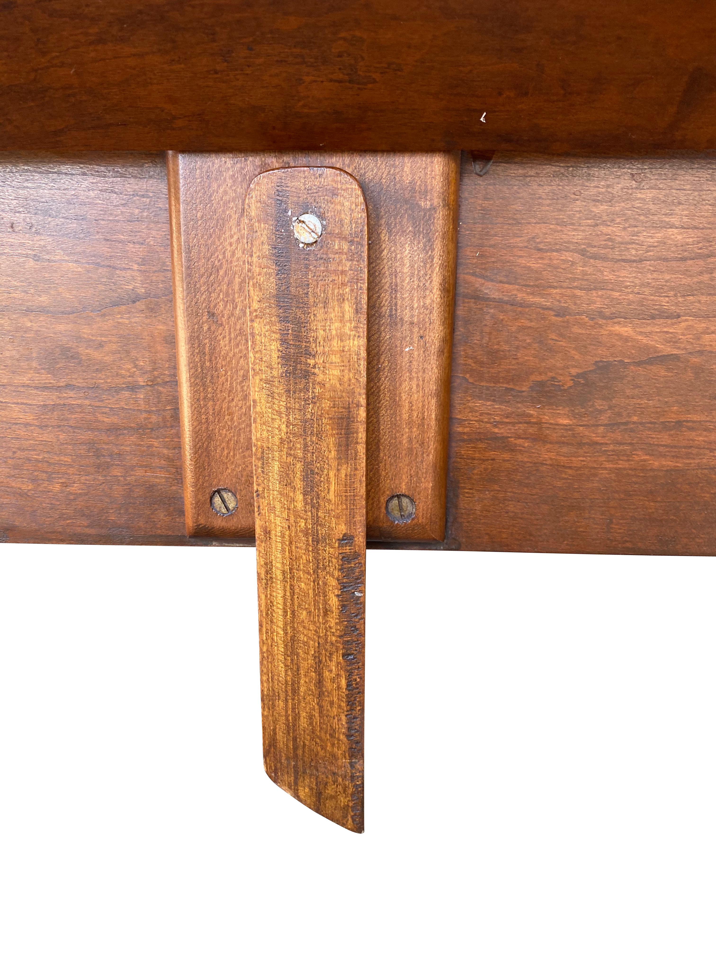Fin du XIXe siècle Table à tableaux esthétique en noyer en vente