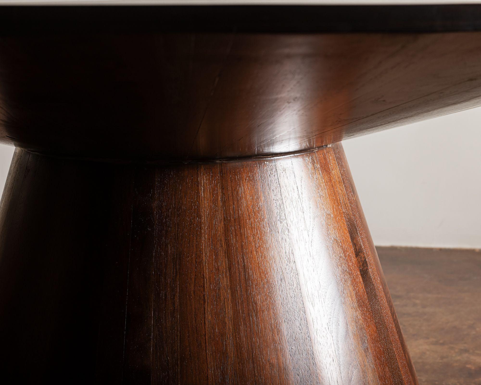 Contemporary Aeterna Round Walnut Dining Table For Sale