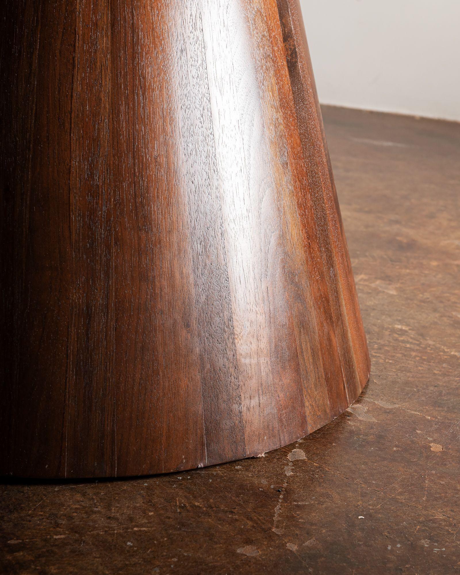 Aeterna Round Walnut Dining Table For Sale 1